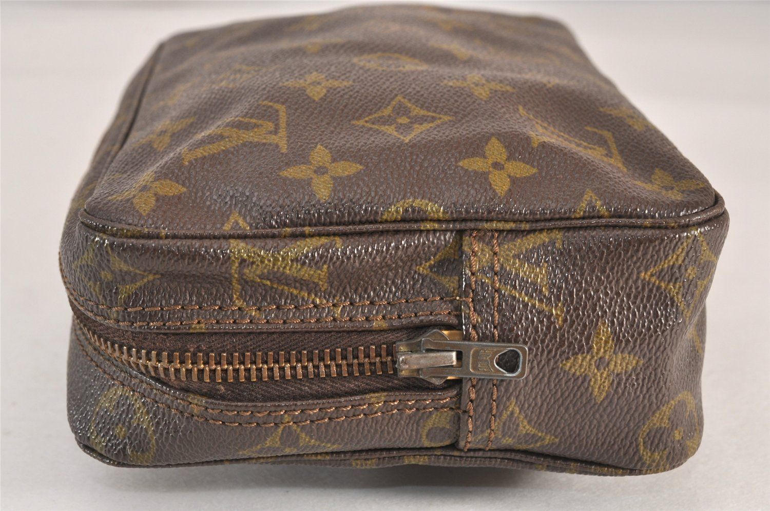 LOUIS VUITTON ルイヴィトン モノグラム トゥルース トワレット