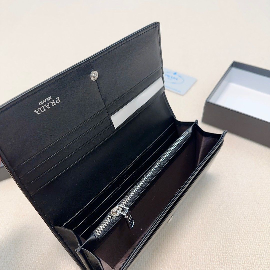 正規品 未使用 プラダ ヴィンテージ 財布 サイフ 箱付 【MM13176】 正規品 未使用 プラダ ヴィンテージ 財布 サイフ 箱付 【MM13176