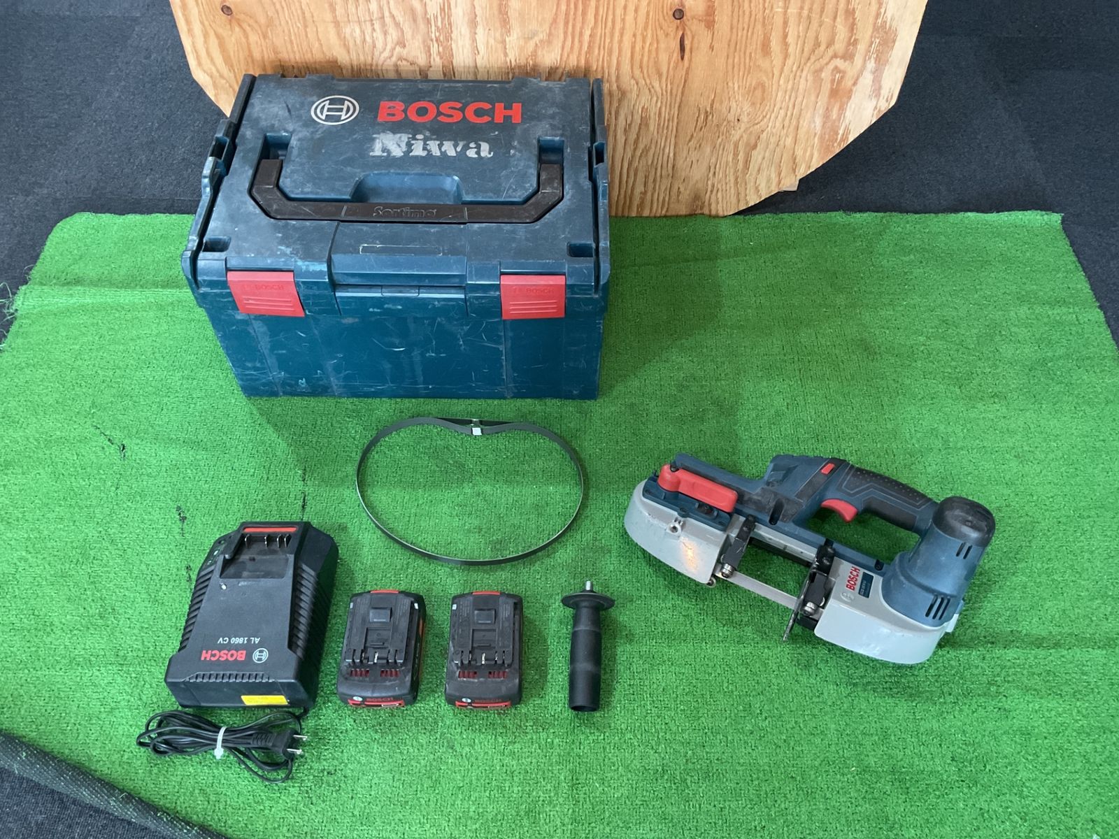 BOSCH GCB18V-LI 18V充電式ポータブルバンドソー 18V3.0Ahバッテリ2個セット 現状品 ケース有 付属品有 18Vバッテリ2個 充電器有 キ-255