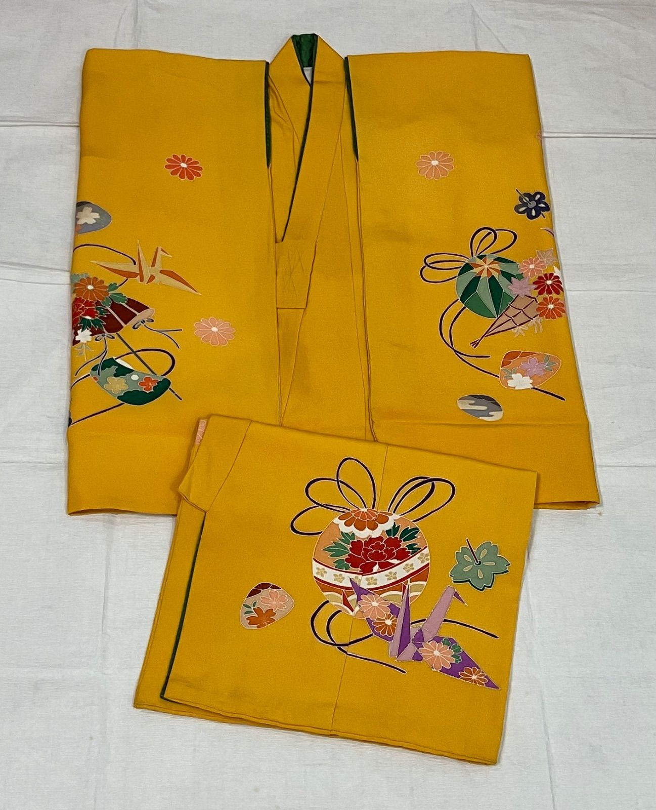  «花ラブリ» リユース リサイクル 一つ身着物 宮参り着 紐付き 七五三 0～３歳 女の子 女児 初着 山吹色 イエロー系 鞠 折り鶴 花 貝桶 糸巻 産着 掛け着 小裁ち 熨斗目 赤ちゃん 和装 和柄 和風 着物 産着 着物 セレモニードレス