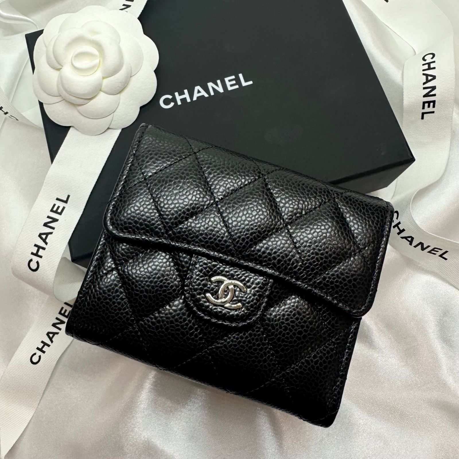 新品未使用】大人気 CHANEL シャネル 折財布 クラシック