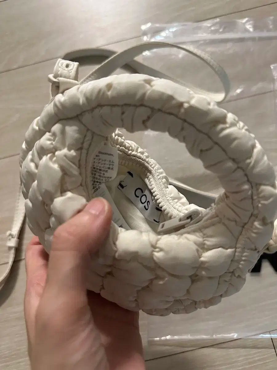 クロスボディバッグ ベージュ