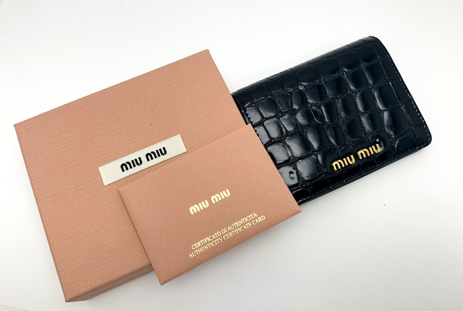 MIUMIU miumiu ミュウミュウ ブラック 黒 クロコ型押し 二つ折り財布