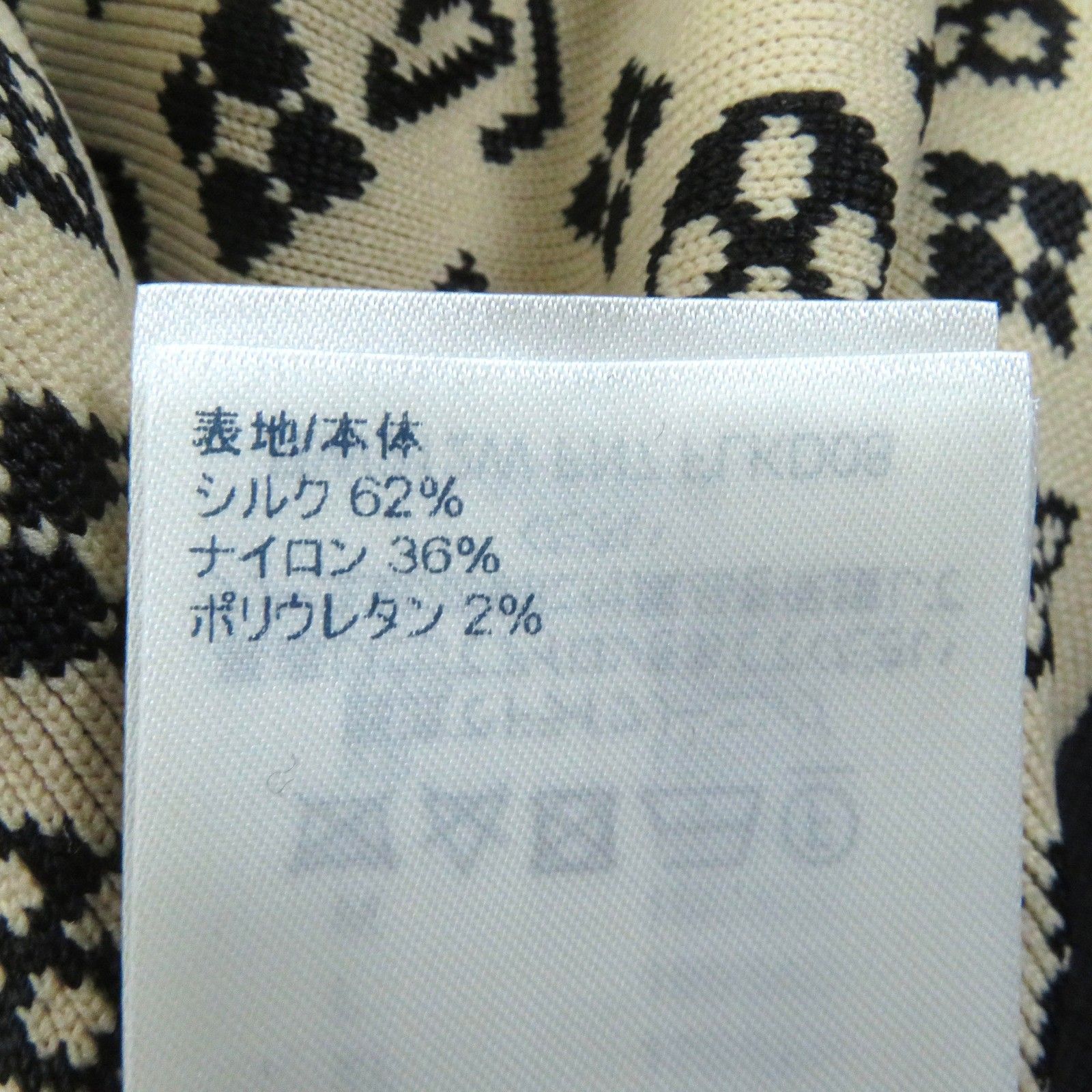 ベージュ