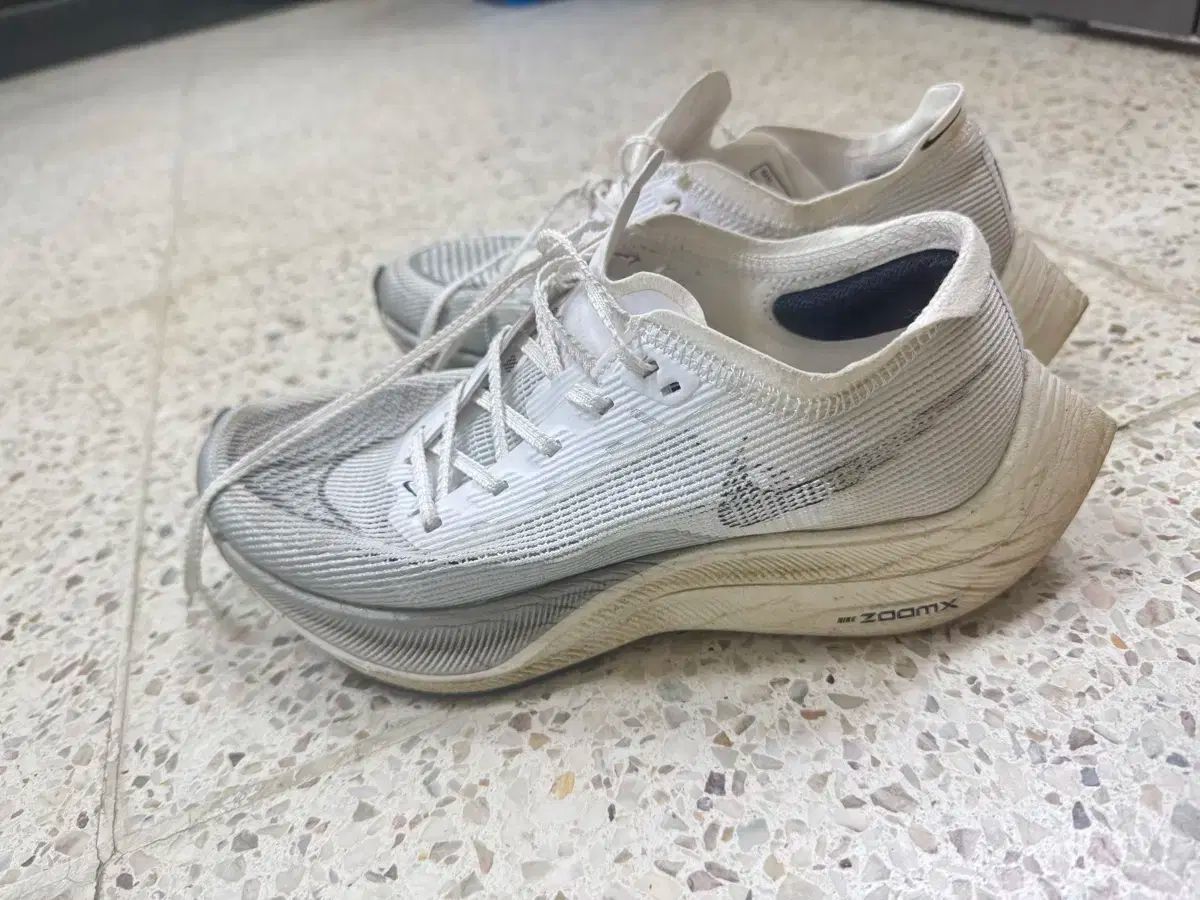 NIKE ナイキ ズーム X ヴェイパーフライ ネクスト 2 白 黒 235