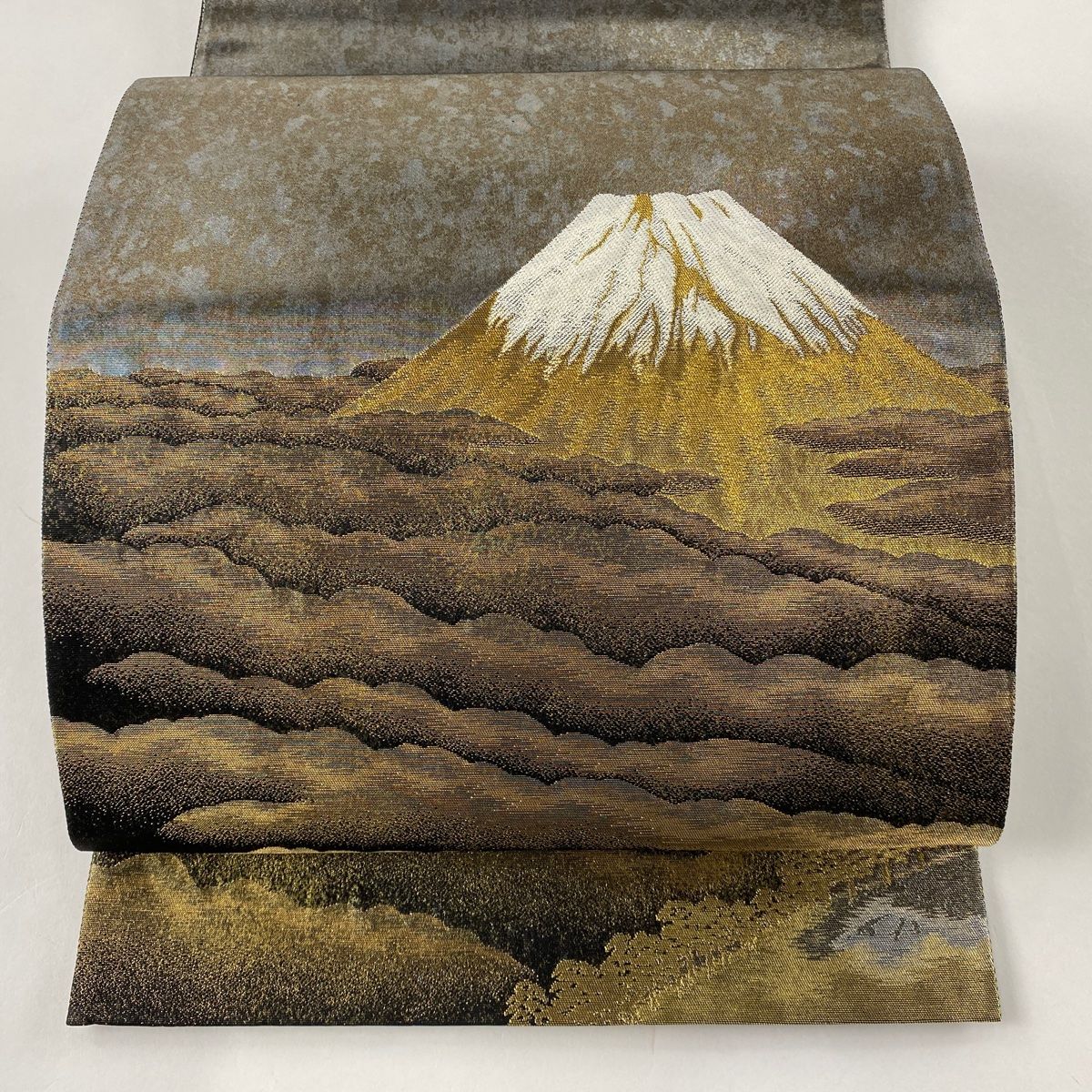 袋帯 美品 名品 横山大観 落款 富士山 雲海 金糸 箔 銀色 お太鼓柄