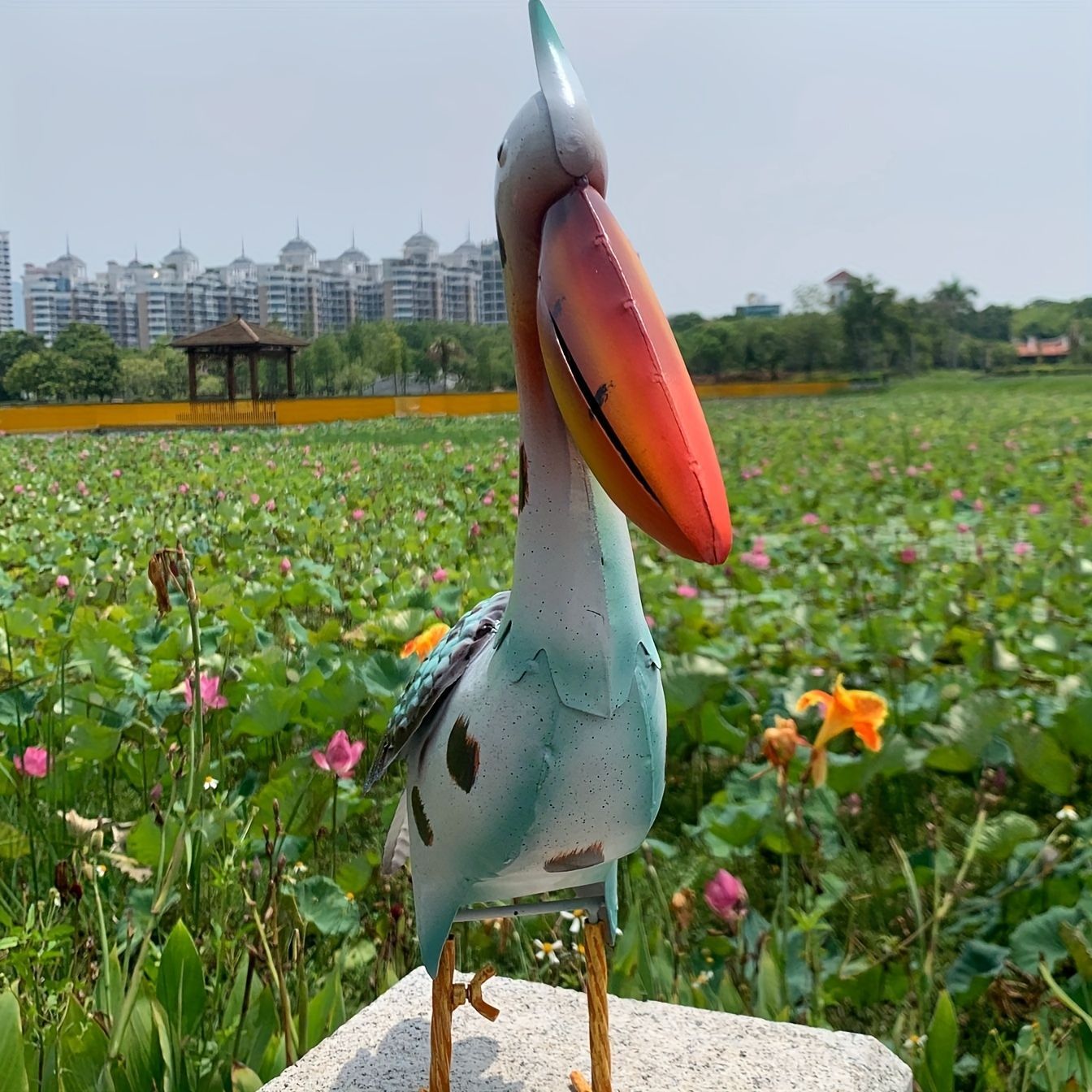 置物 オブジェ ガーデンオーナメント ペリカン 水鳥 バード 青 ピンク 室内 屋外 インテリア 玄関 リビング ダイニング 装飾 庭 ガーデニング 装飾 ガーデン 金属 ギフト インテリア用品 贈り物 雑貨