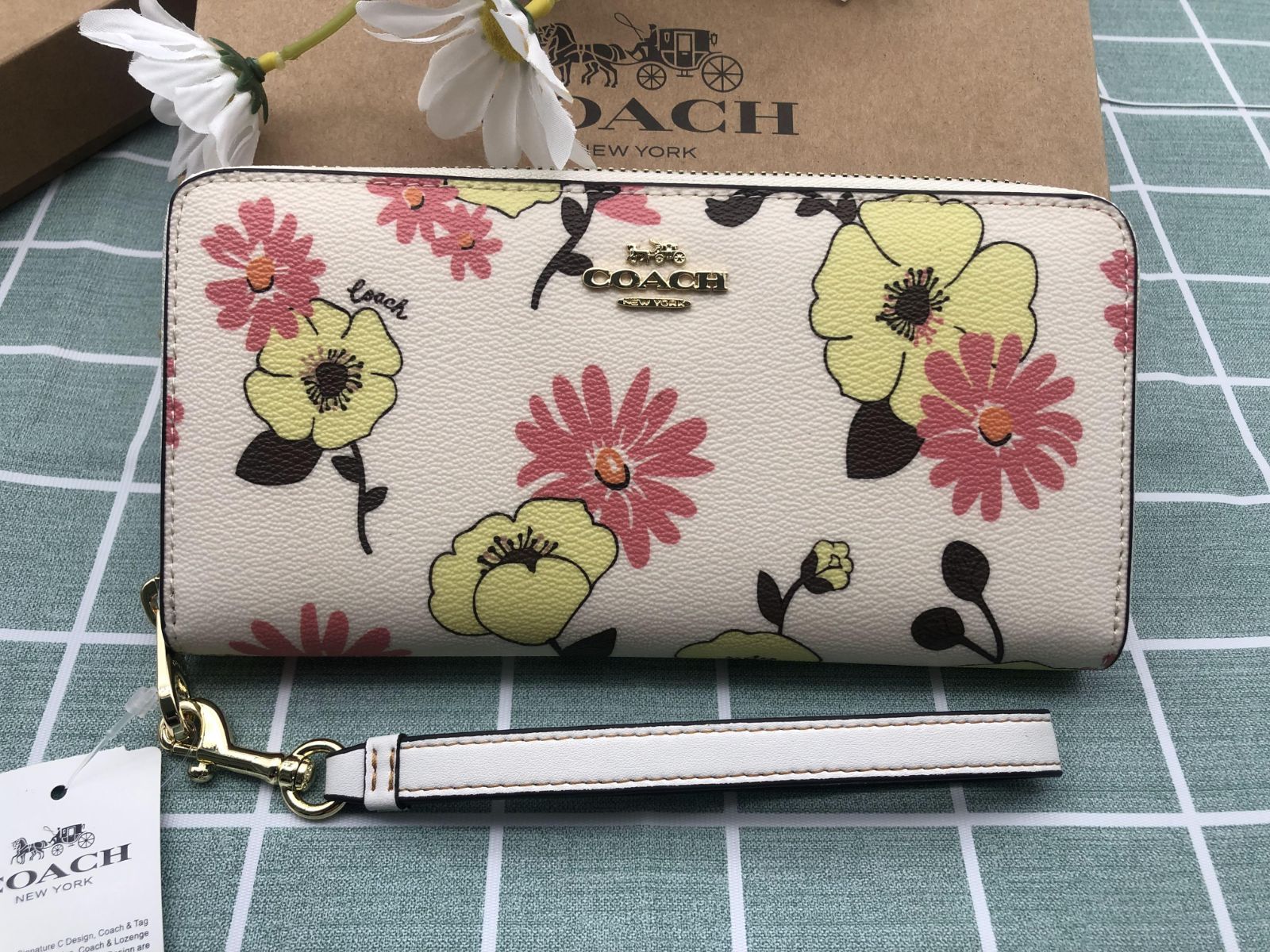 COACH 財布 コーチ長財布  クーポン配布  ギフト プレゼント 小銭入れあり 新品 未使用 花柄レディースストラップ付きホワイト シグネチャー レザー ズック スリム ウォレット ブランド CC170