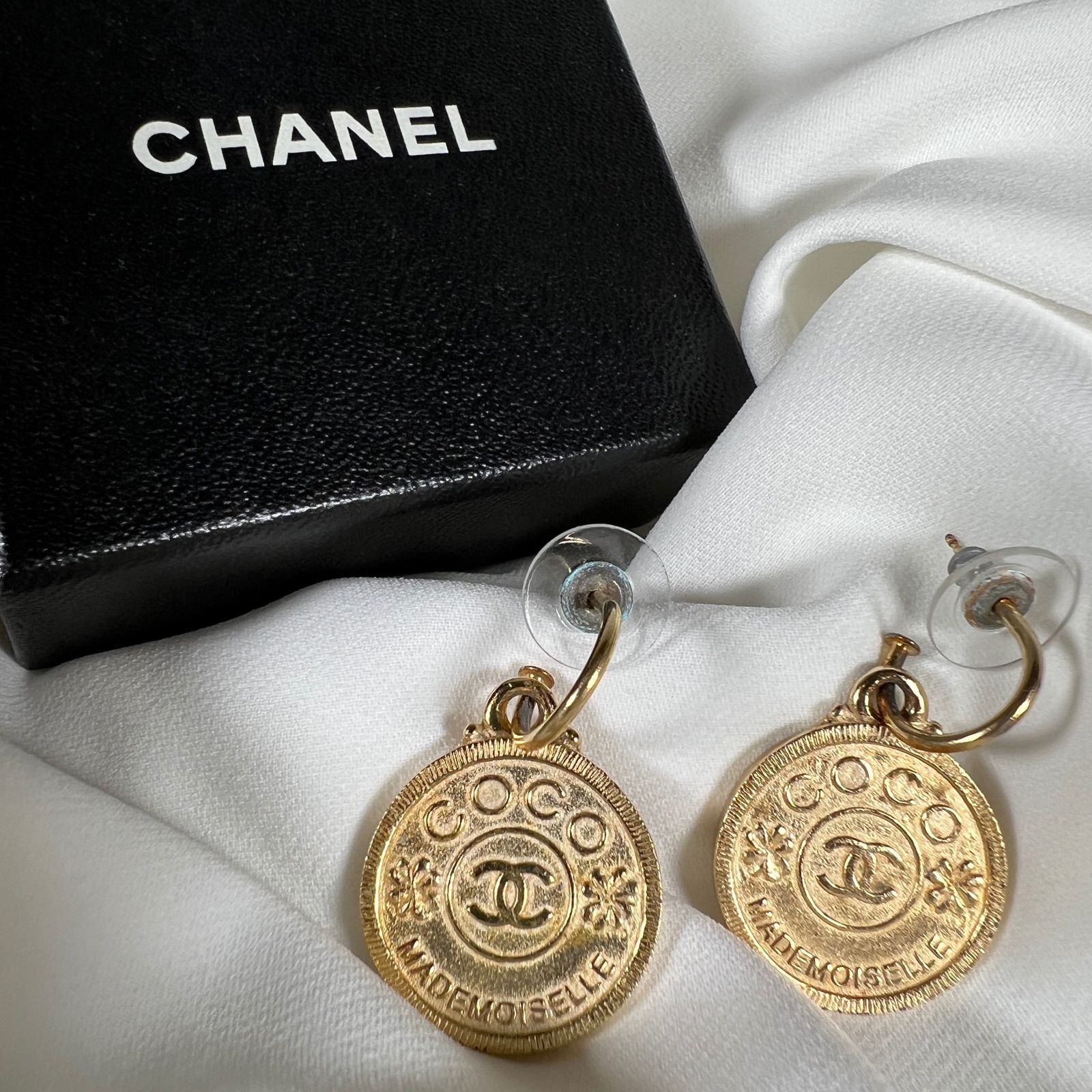 CHANEL ヴィンテージシャネル  コイン ピアス【希少】レアCHANEL