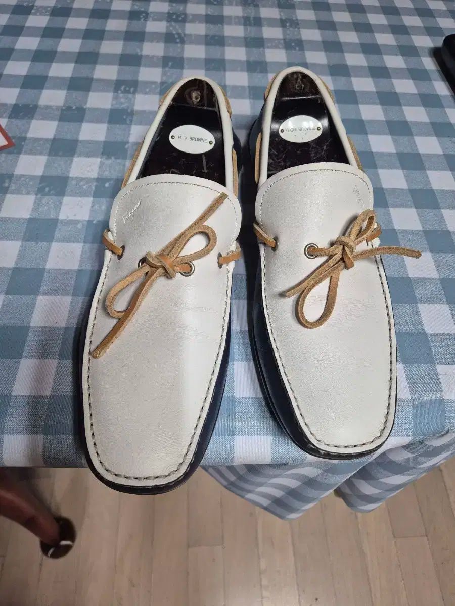 FERRAGAMO フェラガモ 白 ボート シューズ ローファー 270