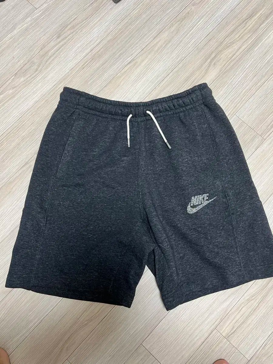 【雷市場（ポンジャン）商品韓国直送】 M Nike(ナイキ） ハーフパンツ