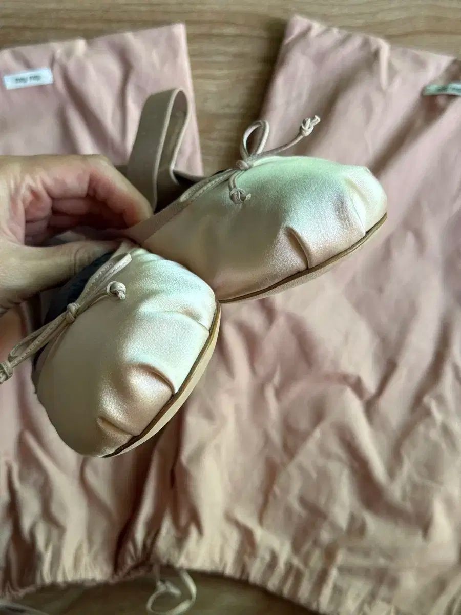 サテン バレリーナ