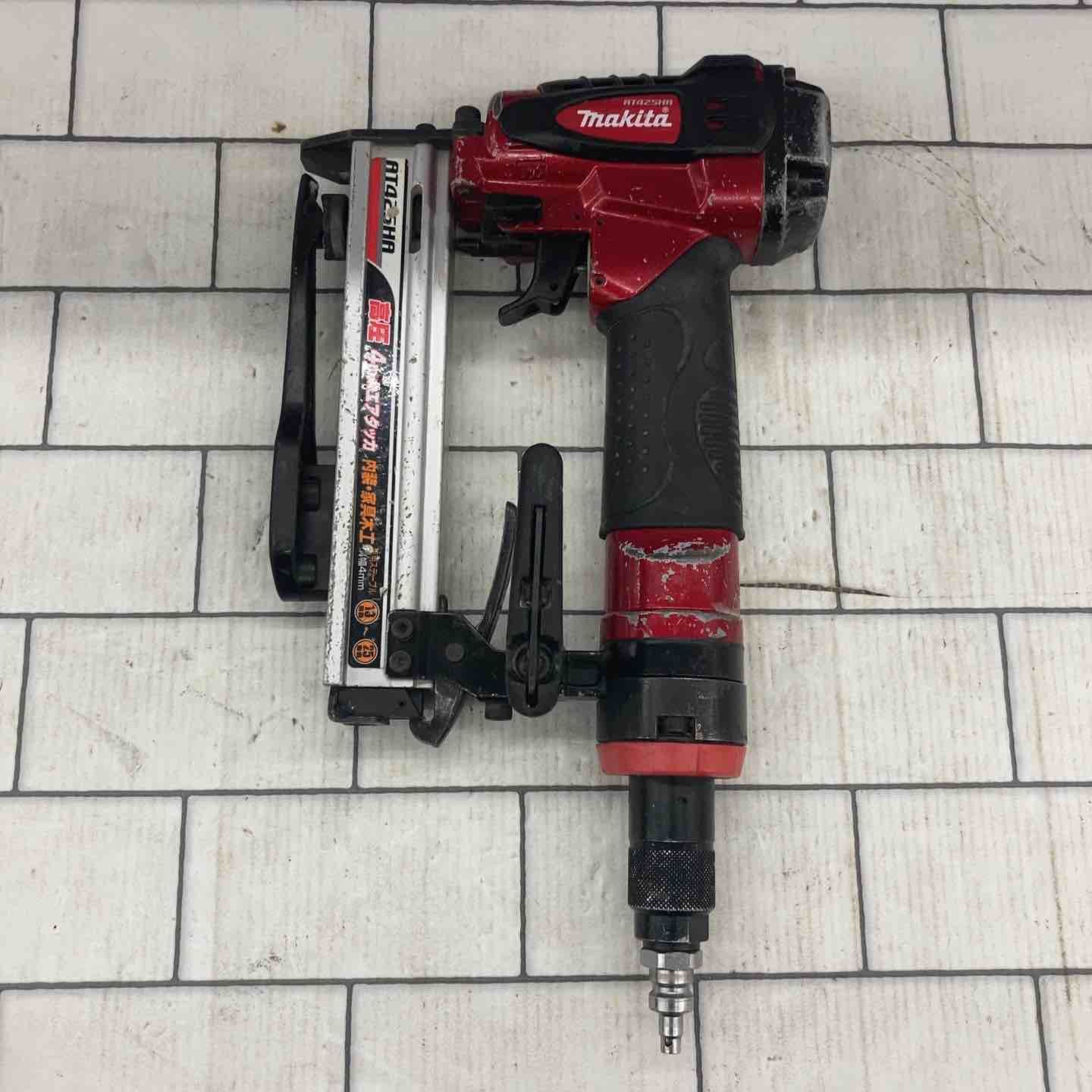 マキタ makita 高圧エアタッカ AT425HAK 藤沢店