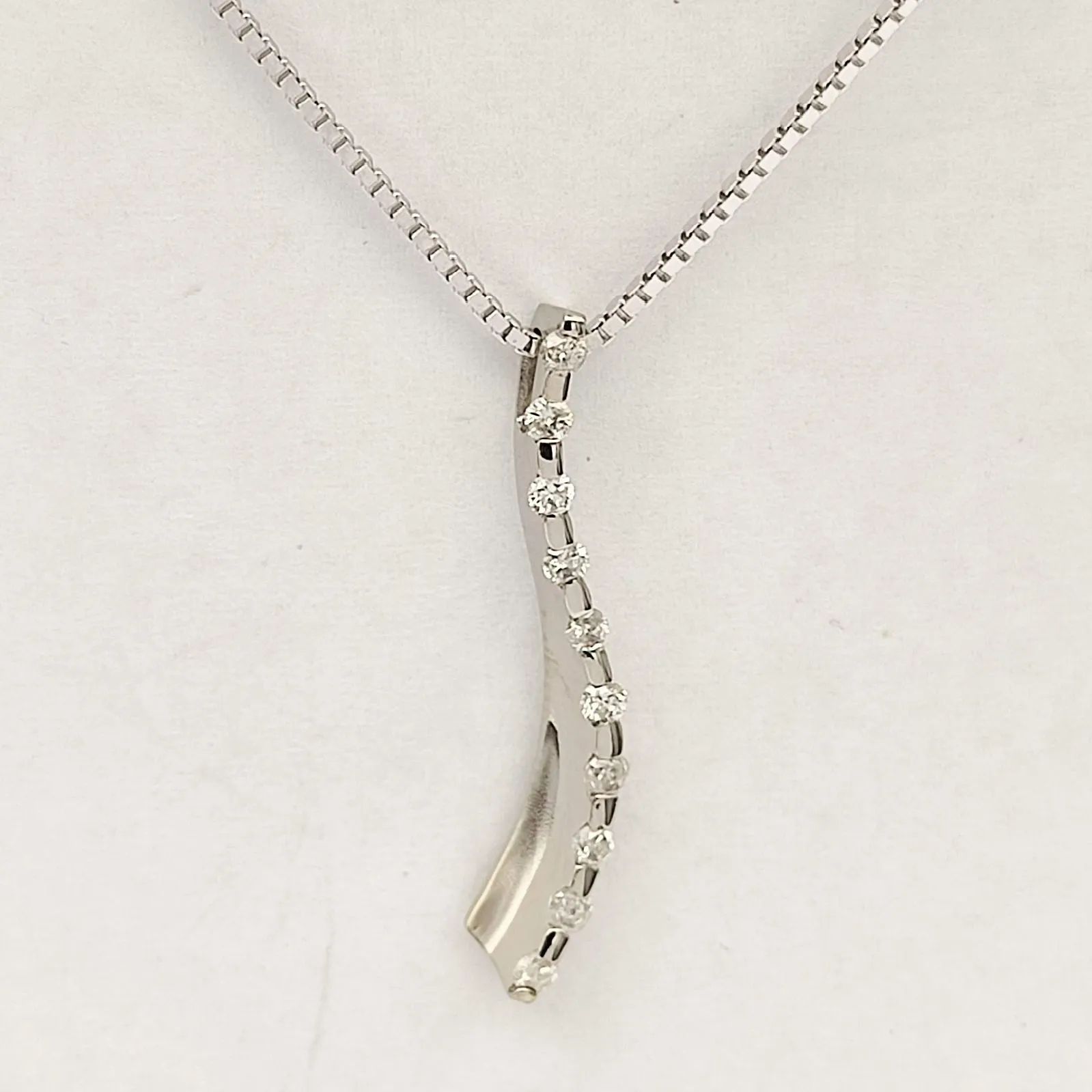 美品】Guy Laroche ギラロッシュ ダイヤモンド ネックレス 0.3ct