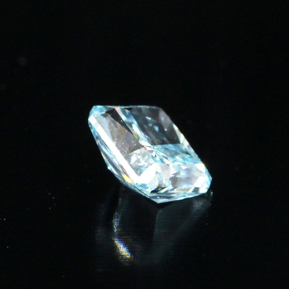 0.24ct レクタングルカット Fancy Vivid Green-Blue 天然 0.24ct レクタングルカット Fancy Vivid Green-Blue 天然