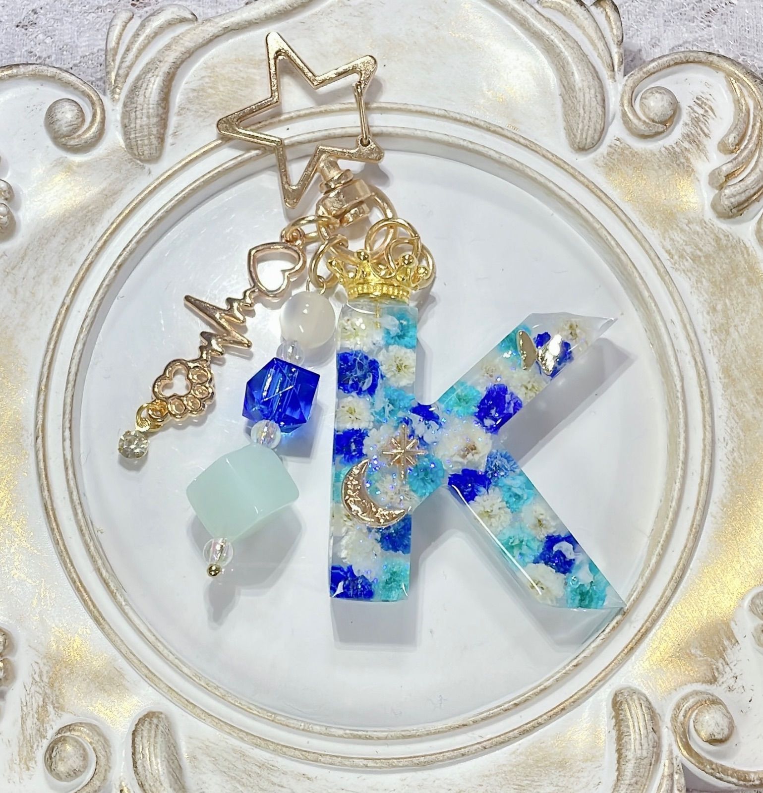 可愛いイニシャルキーホルダー【K】❣️ - メルカリ