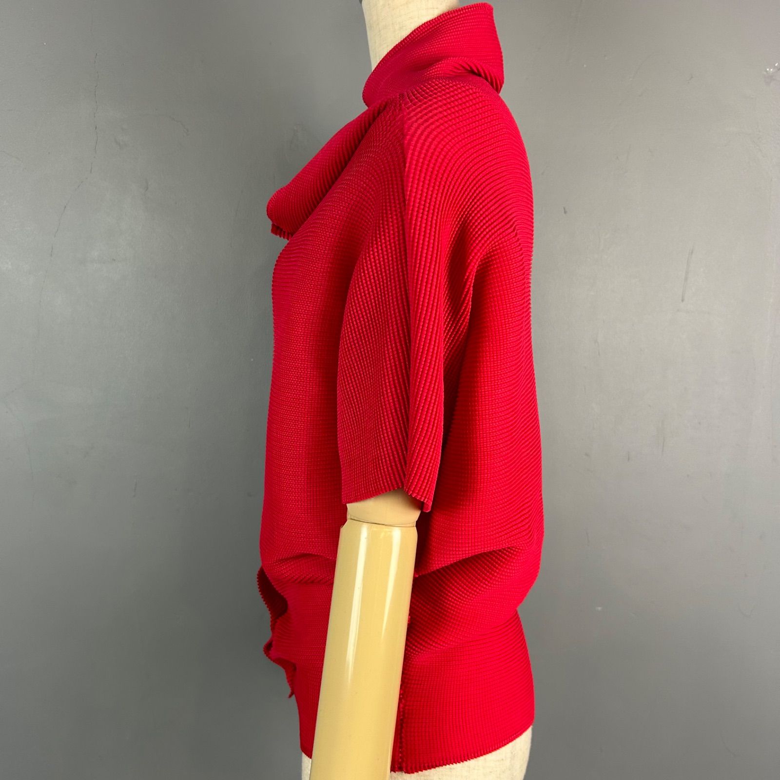 良品 ISSEY MIYAKE me プリーツ ドルマンシャツ イッセイミヤケISSEY MIYAKE ドルマンプリーツシャツ 青2 | DC