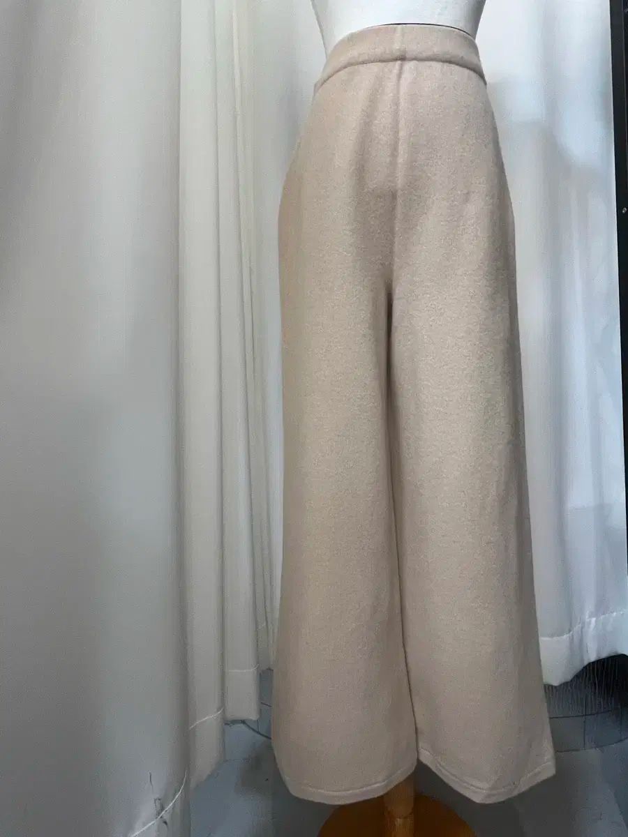 the CASHMERE カシミア ワイド パンツ 級