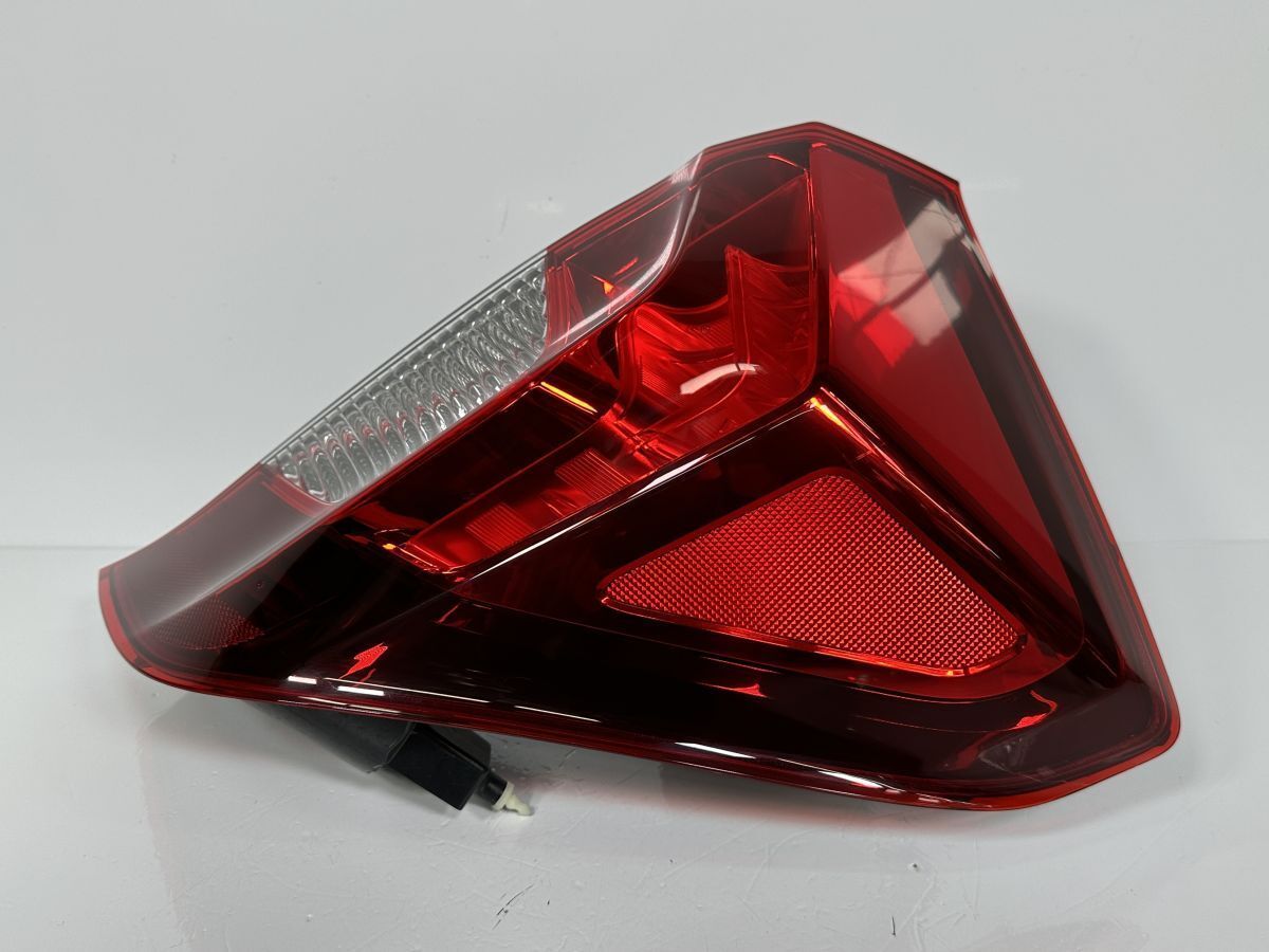 GK系 フィット GK3 GK4 GK5 GK6 前期 純正 右テールランプ テールライト LED 33500-T5A-J01 33500-T5A-J02 W1696G J0 管理31139 FFCRYSTALESIA_COM