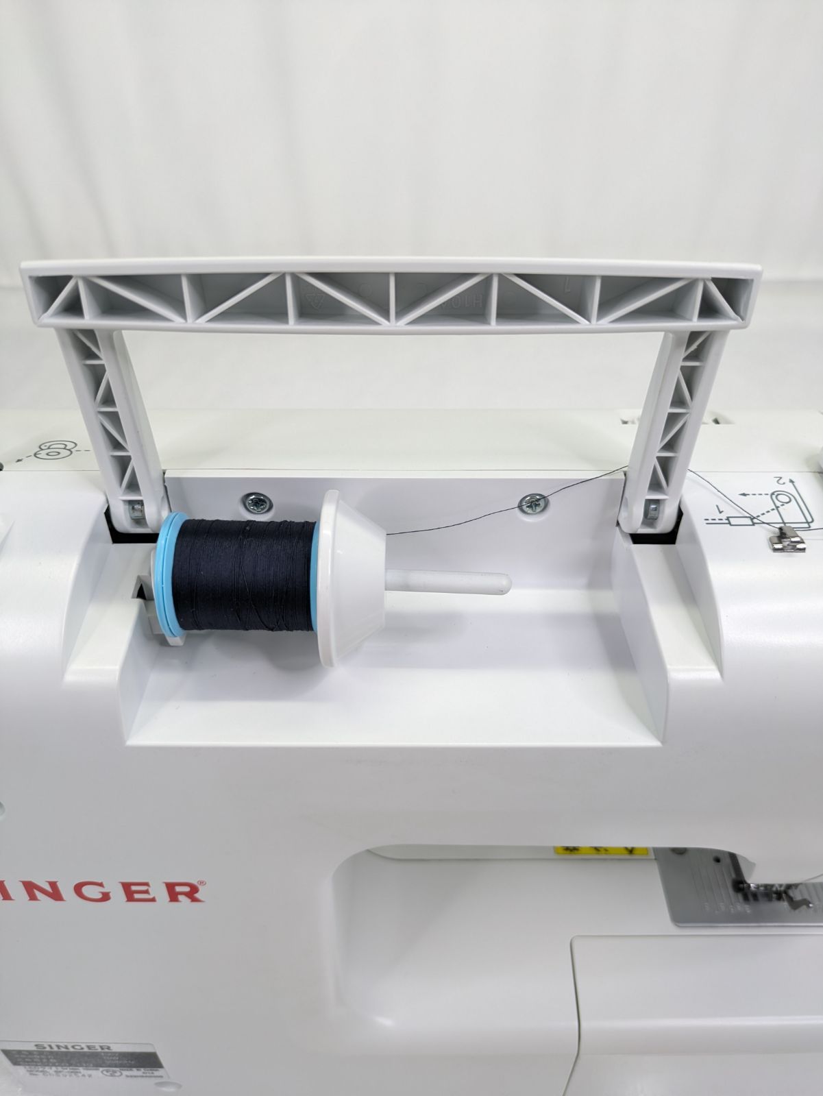 文字縫い機能搭載 自動針穴糸通し