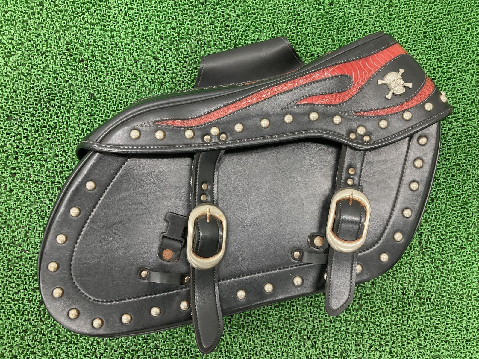 Xross製 サイドバッグ 右 赤/黒 社外 バイク 部品 ハーレー バルカン スティード ドラッグスターなどに クロス フレア 【中古】 94 Xross製 サイドバッグ 右 赤/黒 社外 バイク 部品 ハーレー バルカン