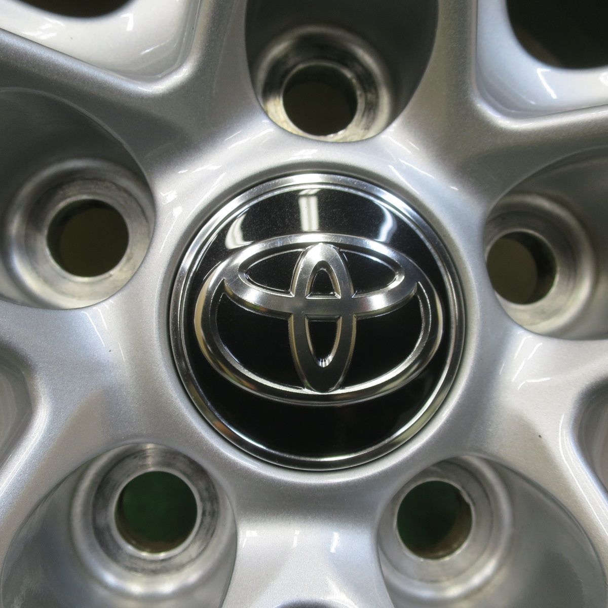 直接取引可　バリ溝トヨタ純正ホイール付きスタッドレスタイヤ 225/65R17 バリ溝！キレイ！9分☆トヨタ 50系 RAV4 純正 225/65R17