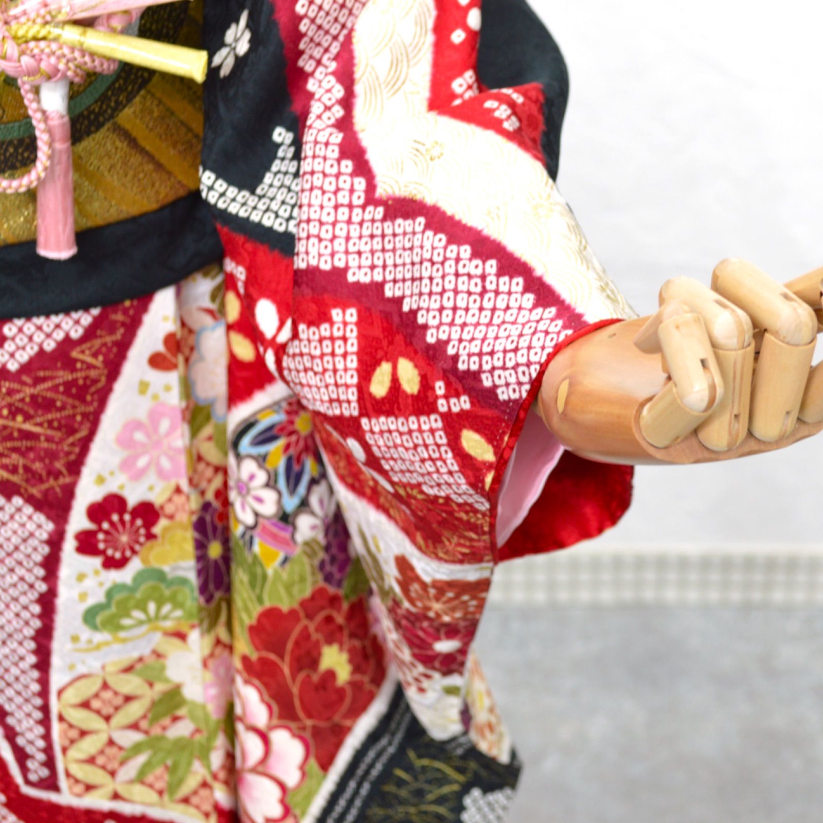 美品》正絹 振袖フルセット SS〜Mサイズ 成人式 金駒刺繍 黒地 古典