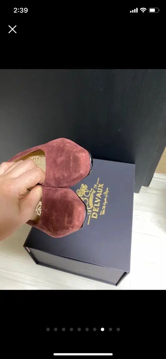 フェラガモ スウェード