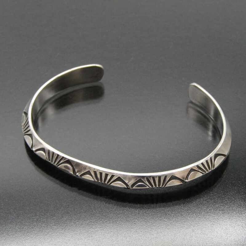 Tahe ナバホ族 バングル トライアングル スタンプワーク ブレスレット