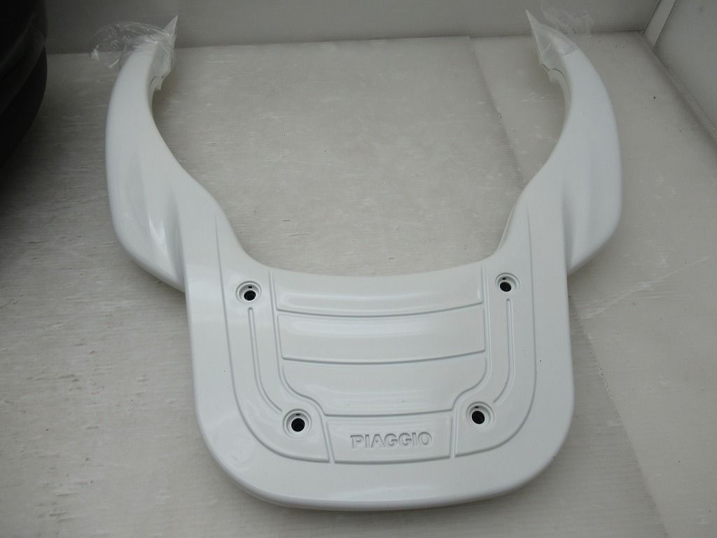 【激安大特価！】 ピアジオ 純正 キャリア トップケース セット 鍵2本あり ♥