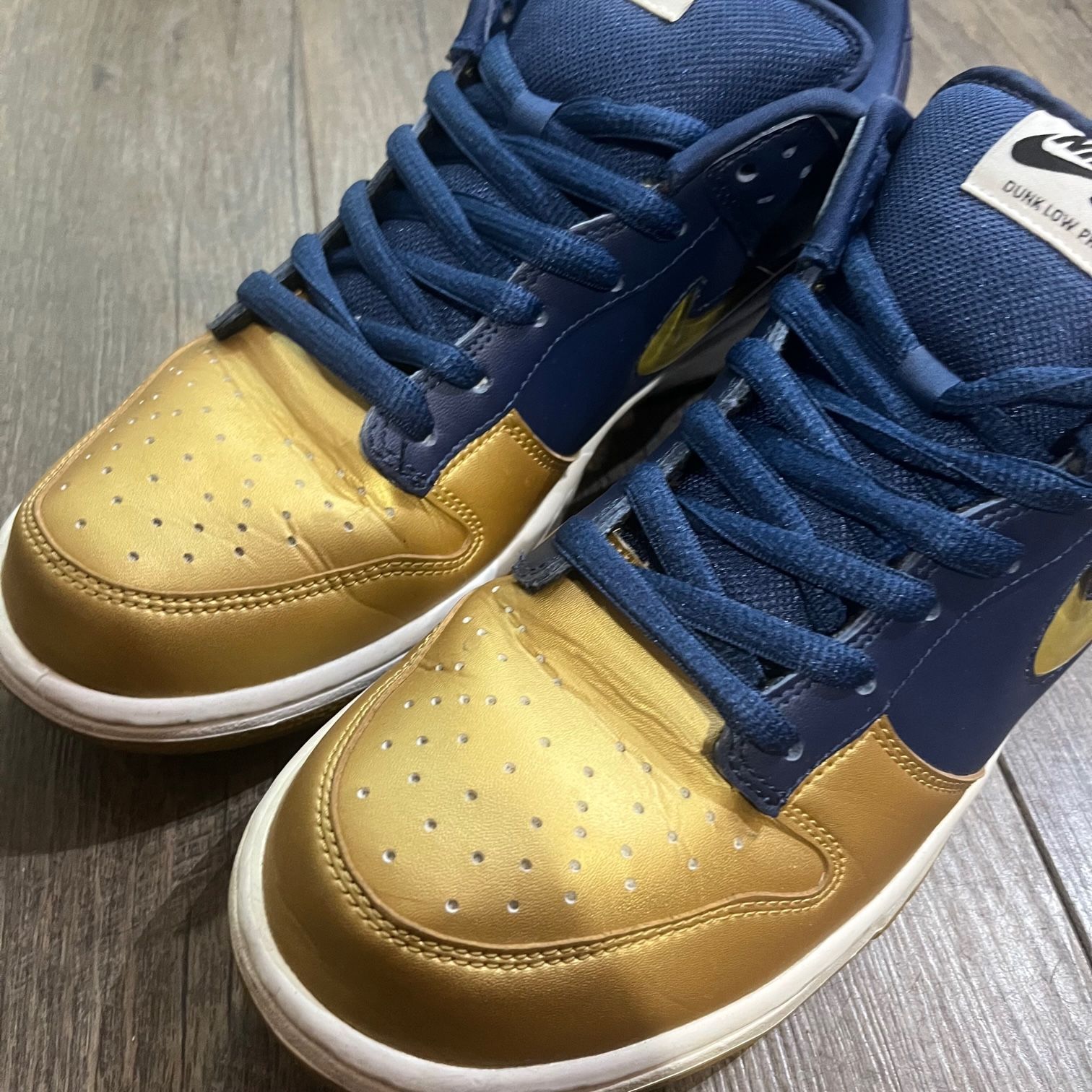 Supreme Nike SB Dunk Low OG QS Metallic Gold ck3480-700