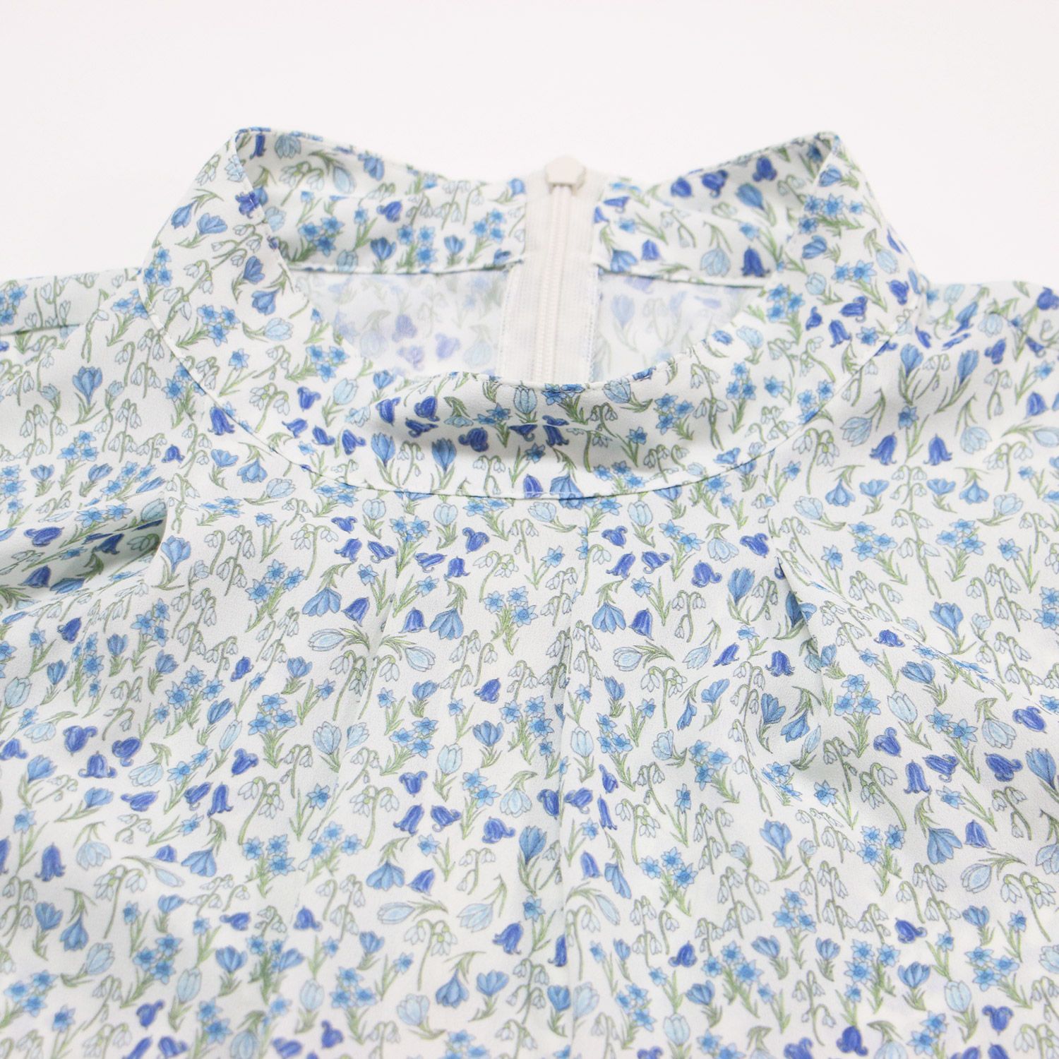 MACKINTOSH PHILOSOPHY - マッキントッシュフィロソフィー シャーリングブラウス 花柄 ブルー 美品】MACKINTOSH PHILOSOPHY マッキントッシュ フィロソフィー