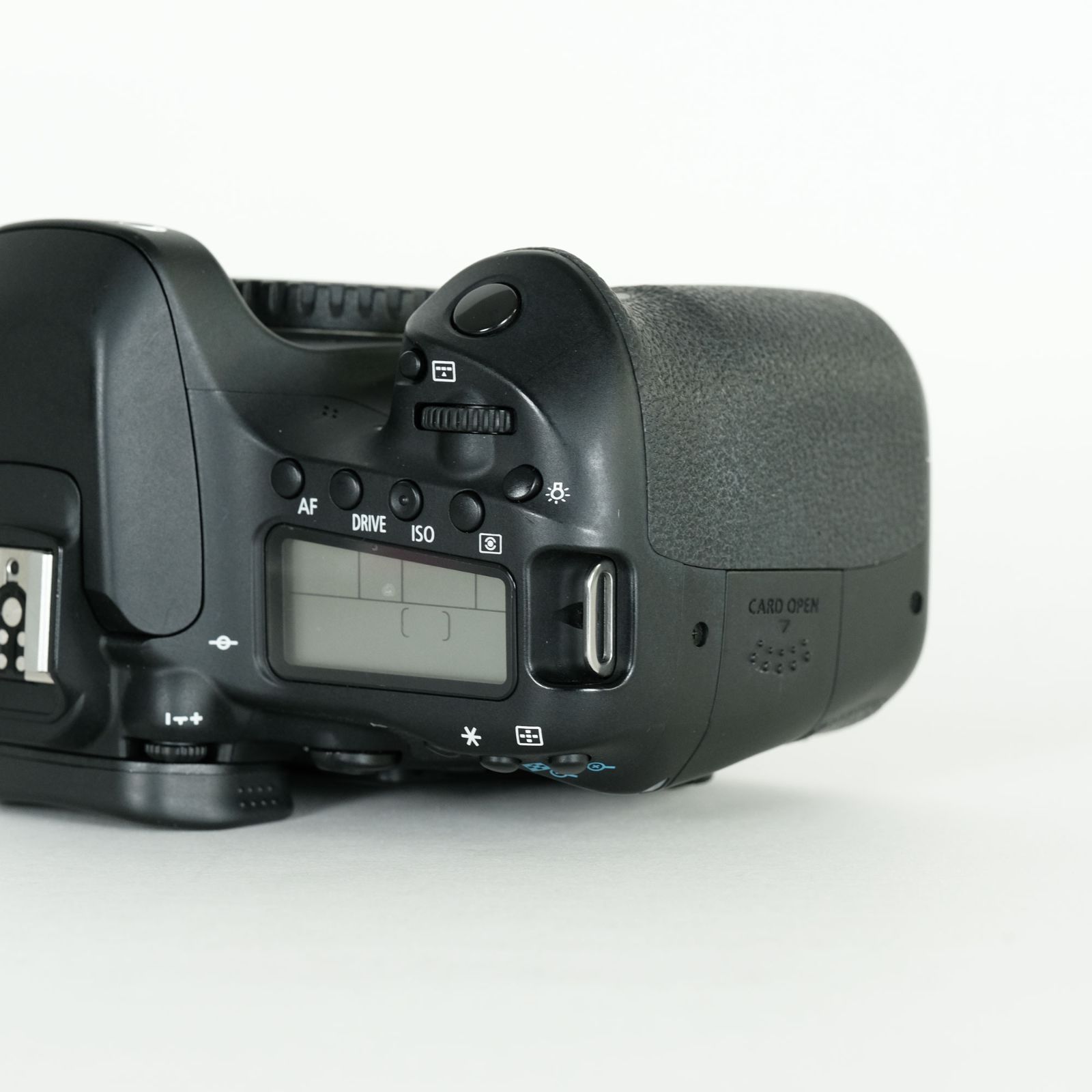 良品》Canon EOS 80D EF-S18-135 IS USM レンズキット 中古EOS 80D EF-