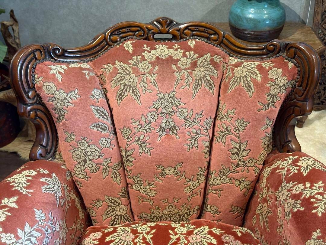 美品　イタリア ロココ様式 金華山チェア 　彫刻 猫脚 鋲打ち ダイニングチェア 美品 イタリア ロココ様式 金華山チェア 彫刻 猫脚 鋲打ち ダイニング