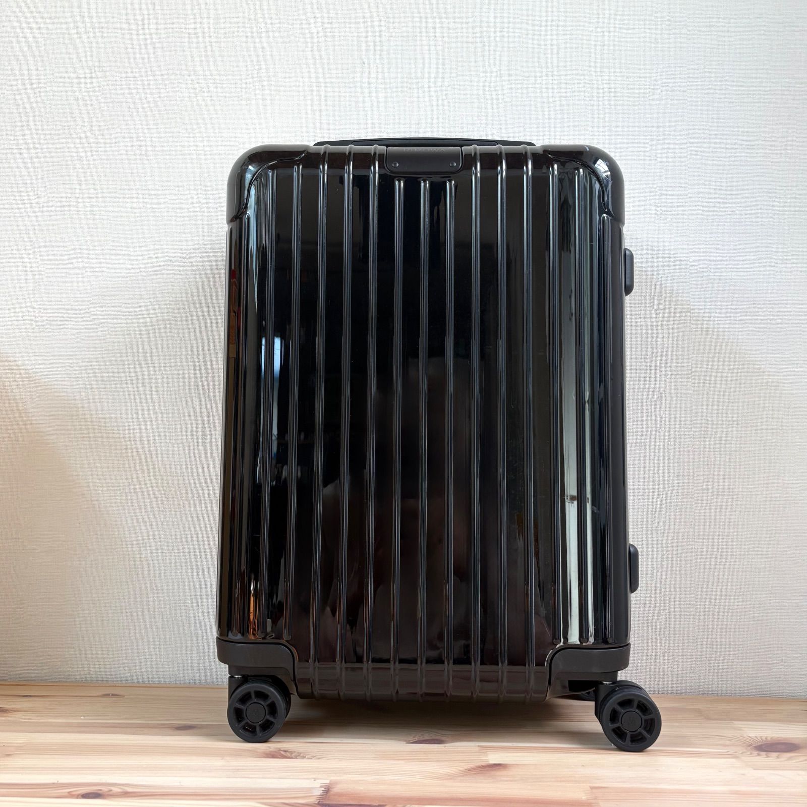 美 使用２回 RIMOWA Essential Cabin S 34L リモワ エッセンシャル キャビン S キャリーケース 機内ok