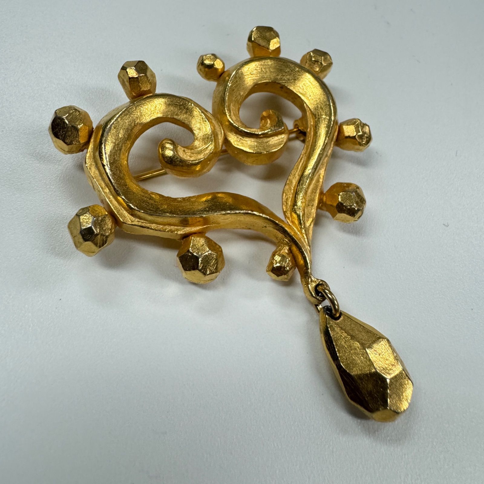 Christian Lacroix クリスチャン ラクロワ　ブローチ　LJ166 Christian Lacroix クリスチャン ラクロワ ブローチ Christian