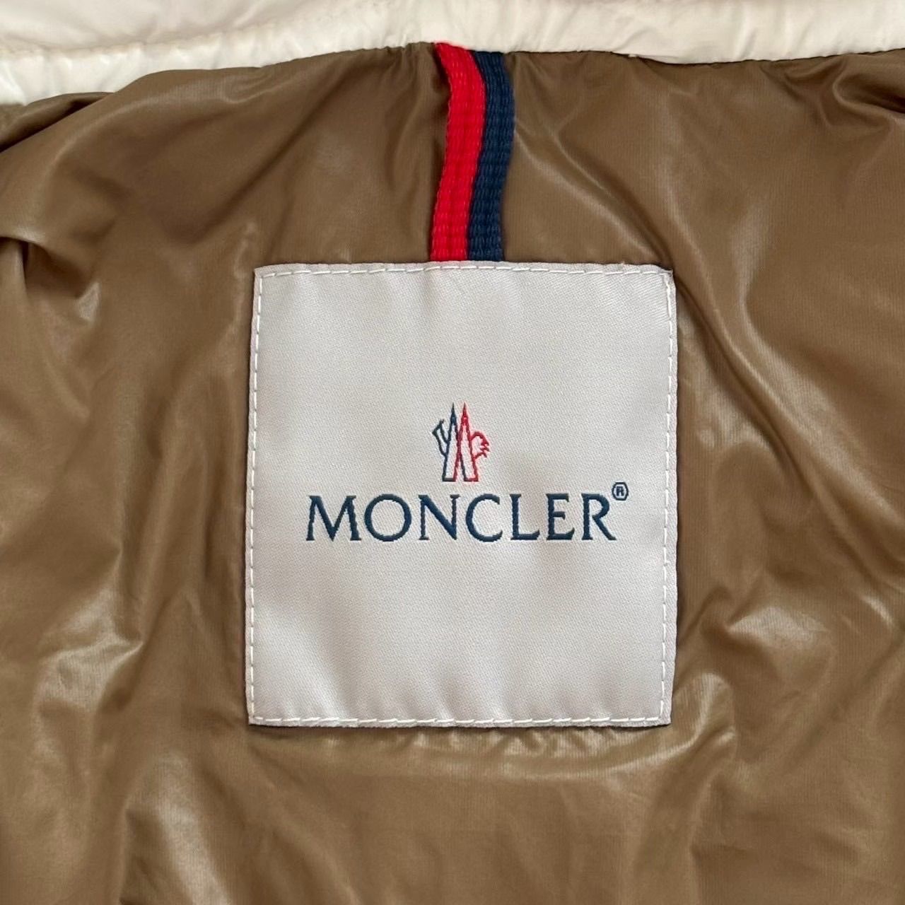 白 ワンポイントロゴ