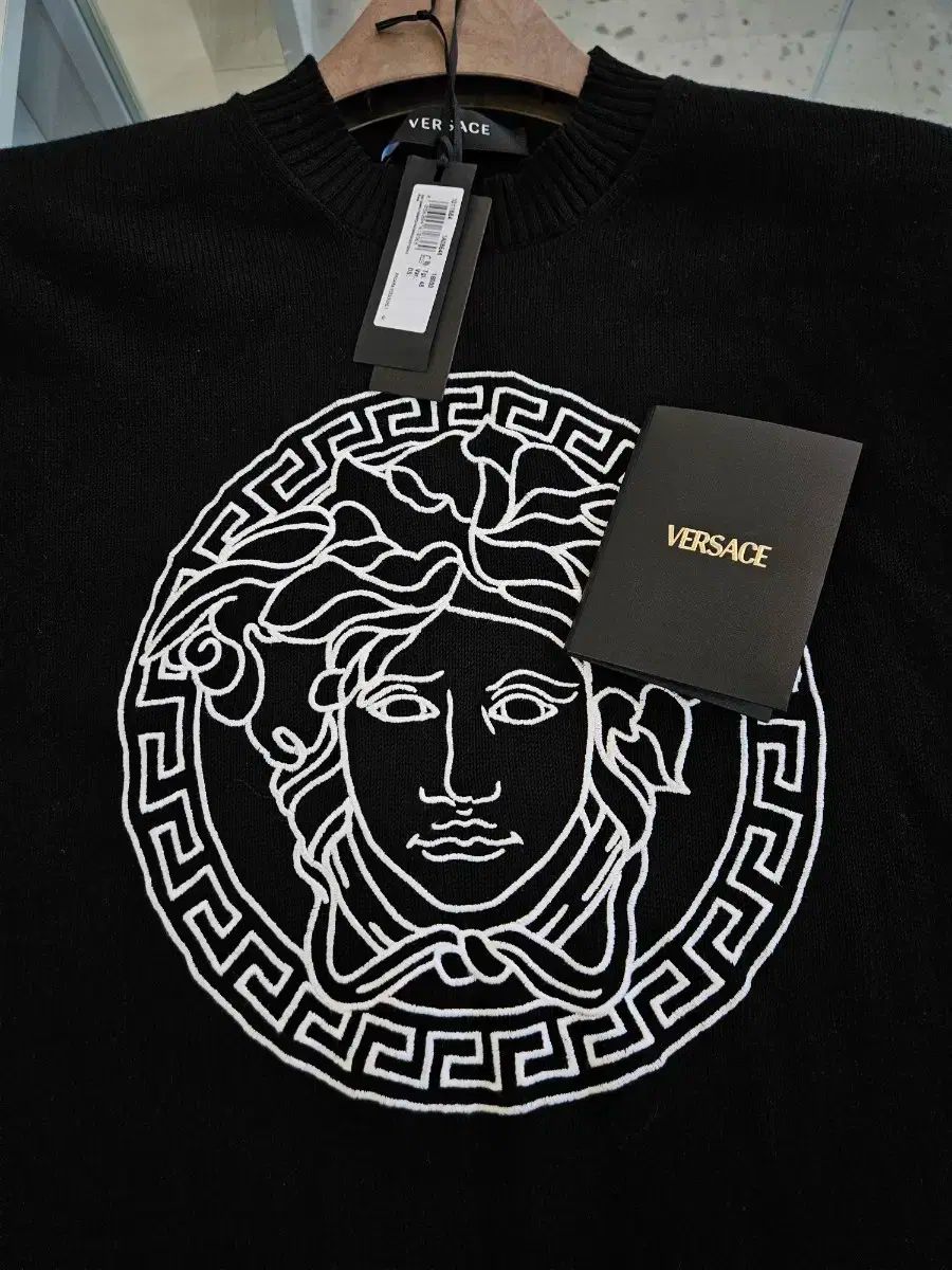 正規品 Versace(ヴェルサーチェ) 刺繡 ニット セーター 黒 48