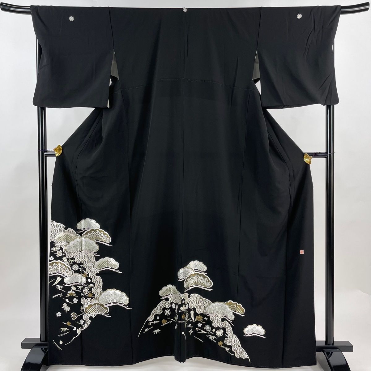 黒留袖 身丈163cm 裄丈70cm L 袷 山口美術織物 落款 笠松 宝尽くし 金銀糸 刺繍 黒 正絹 名品