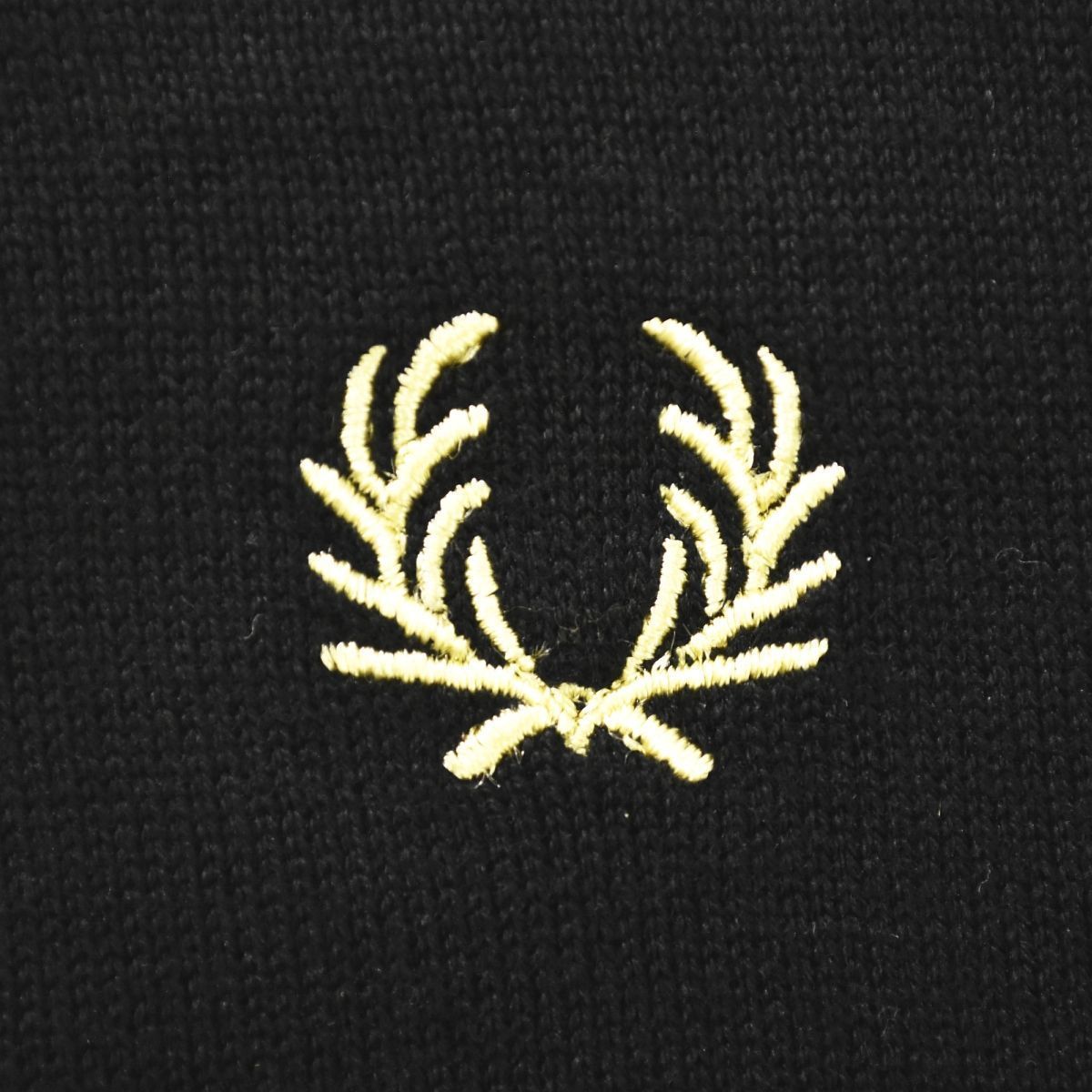 【美品】FRED PERRY フレッドペリー カーディガン 月桂樹刺繍 ブラック 美品】 フレッドペリー FRED PERRY 月桂樹刺繍 コットンニット V
