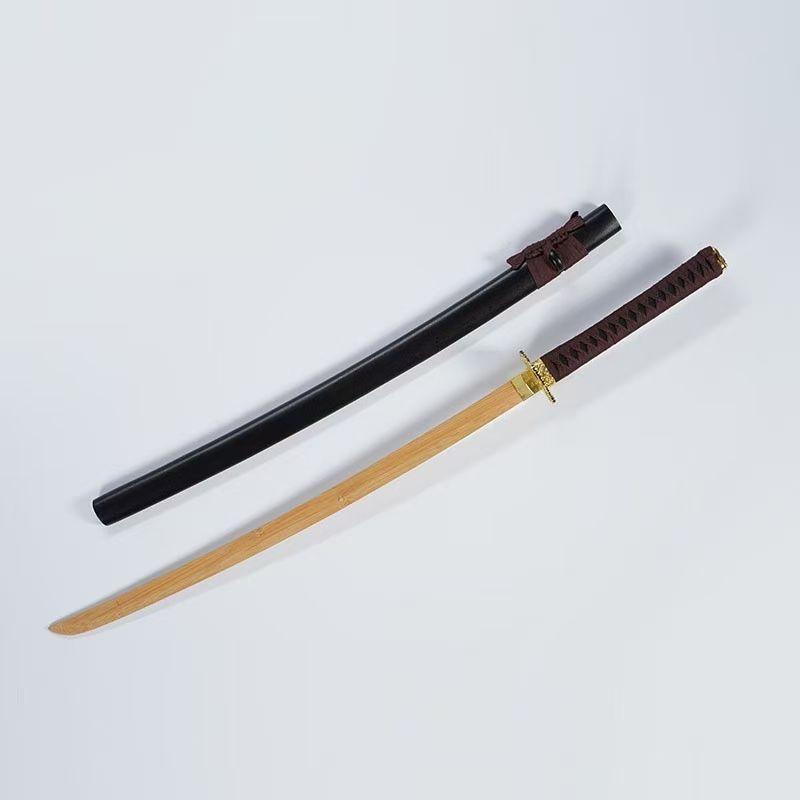 木製 刀　 手彫り装飾 二代目本成寺作 鷹匠刀鹿角柄珊瑚飾り 木鞘拵 3寸5分 | 和式鍛造