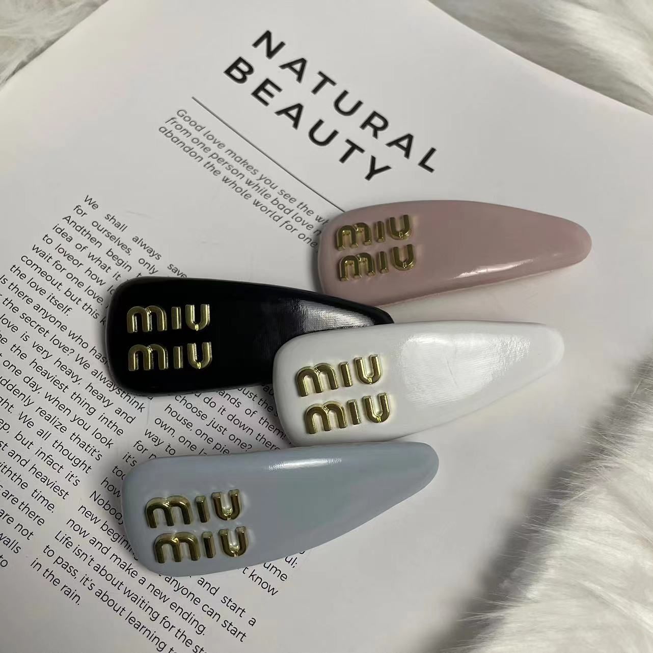 MIU MIU ミュウミュウ ヘアピン ヘアクリップ ピンク 人気