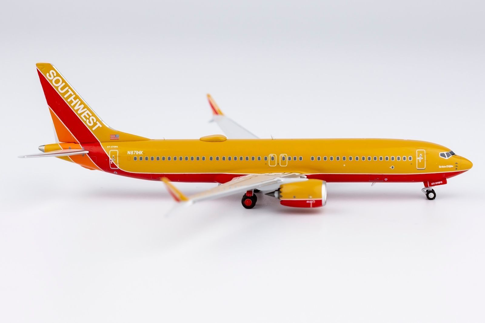 737MAX8 N871HK