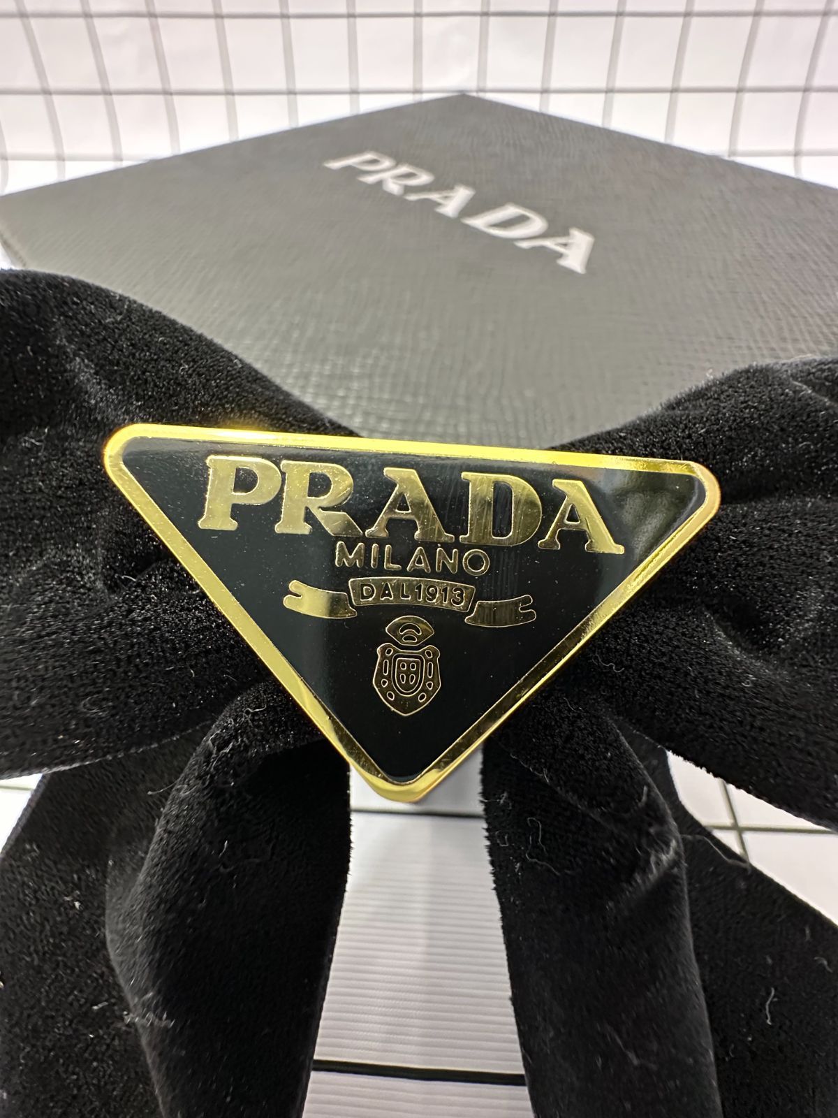 可愛い !★  prada  プラダ  ヘアピンです  ブラック