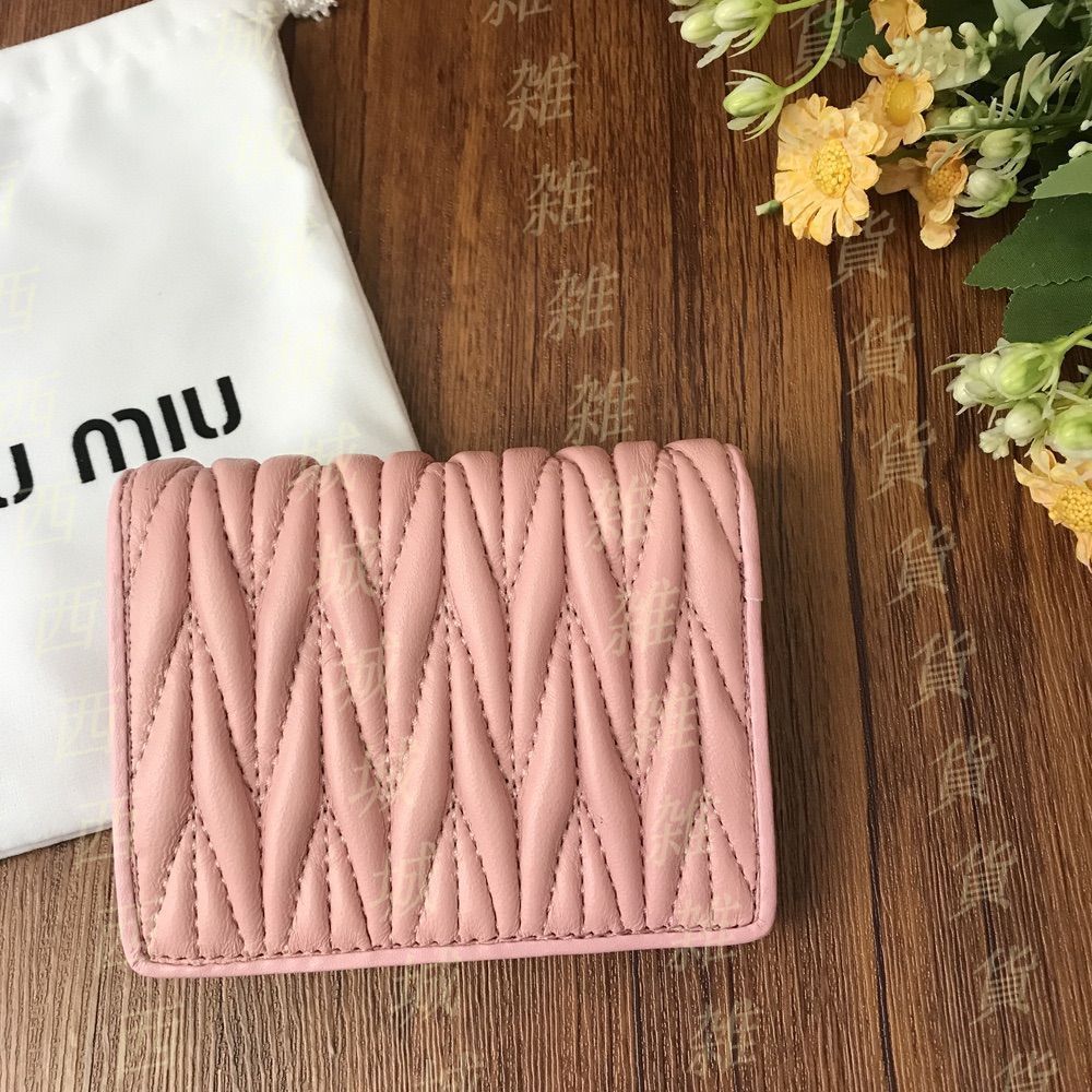 人気セール，低価 MIUMIU 折り財布 マテラッセ ピンクベージュ系 L字