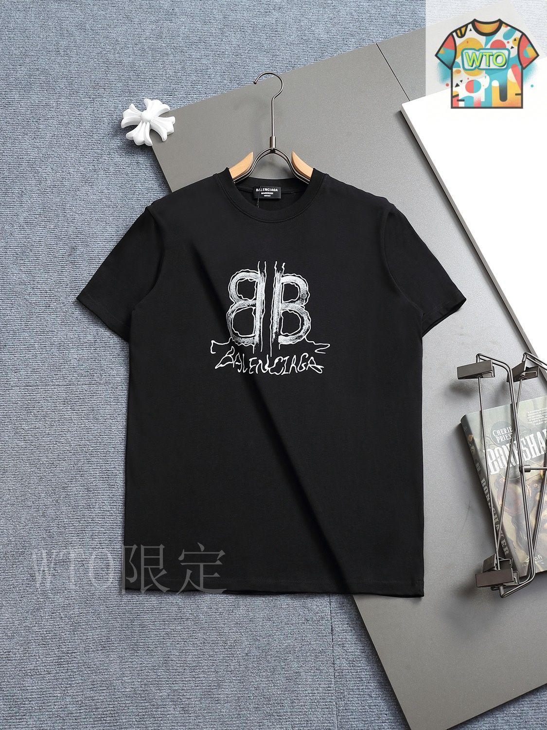洗練された【BALENCIAGA】Paris Moon グラフィック Tシャツ 24SS