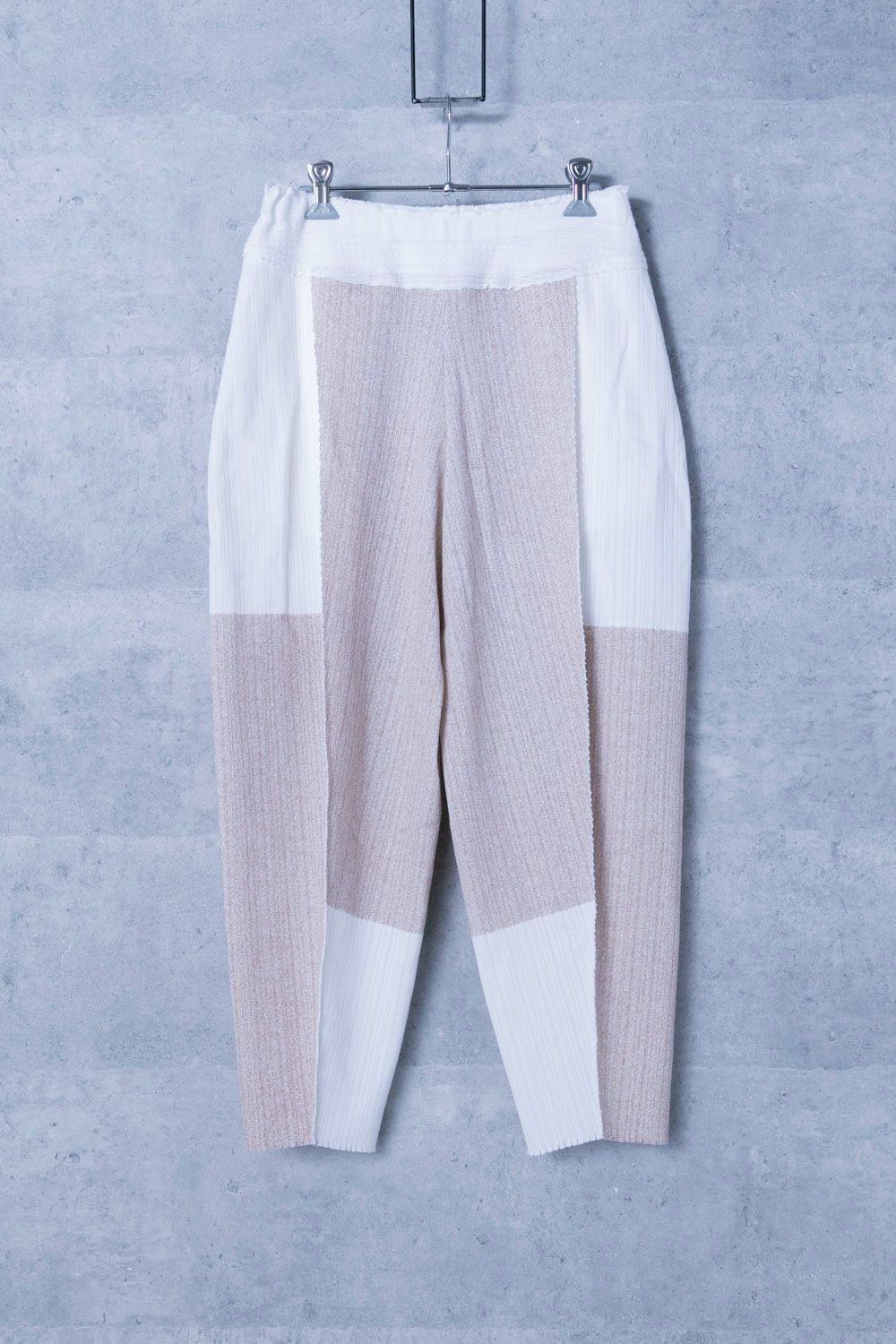イッセイミヤケ　パンツ　プリーツ　プリーツプリーズ　a.poc inside A-POC INSIDE PLEATS PLEASE ISSEY MIYAKE(エイポック