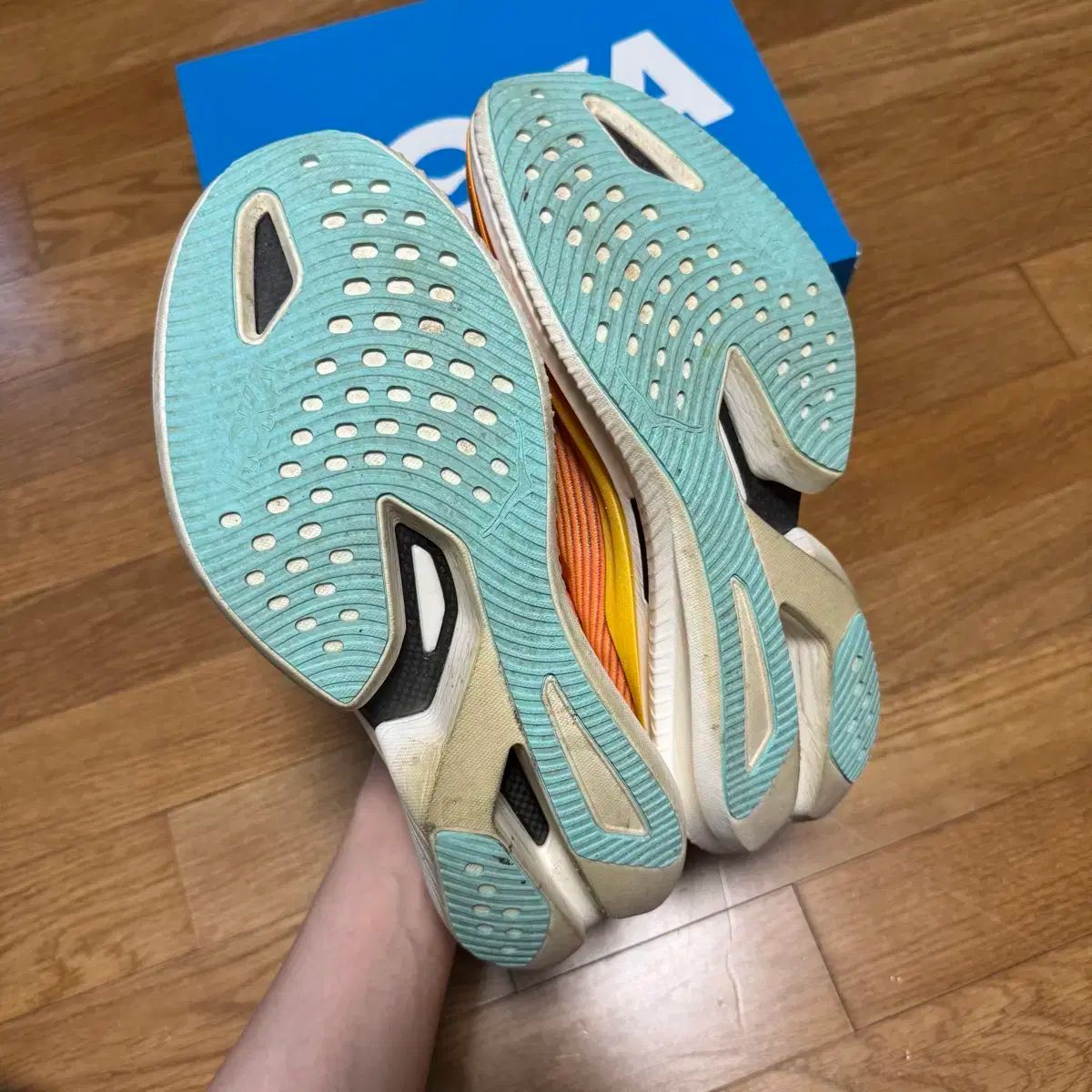 カーボン ランニングシューズ