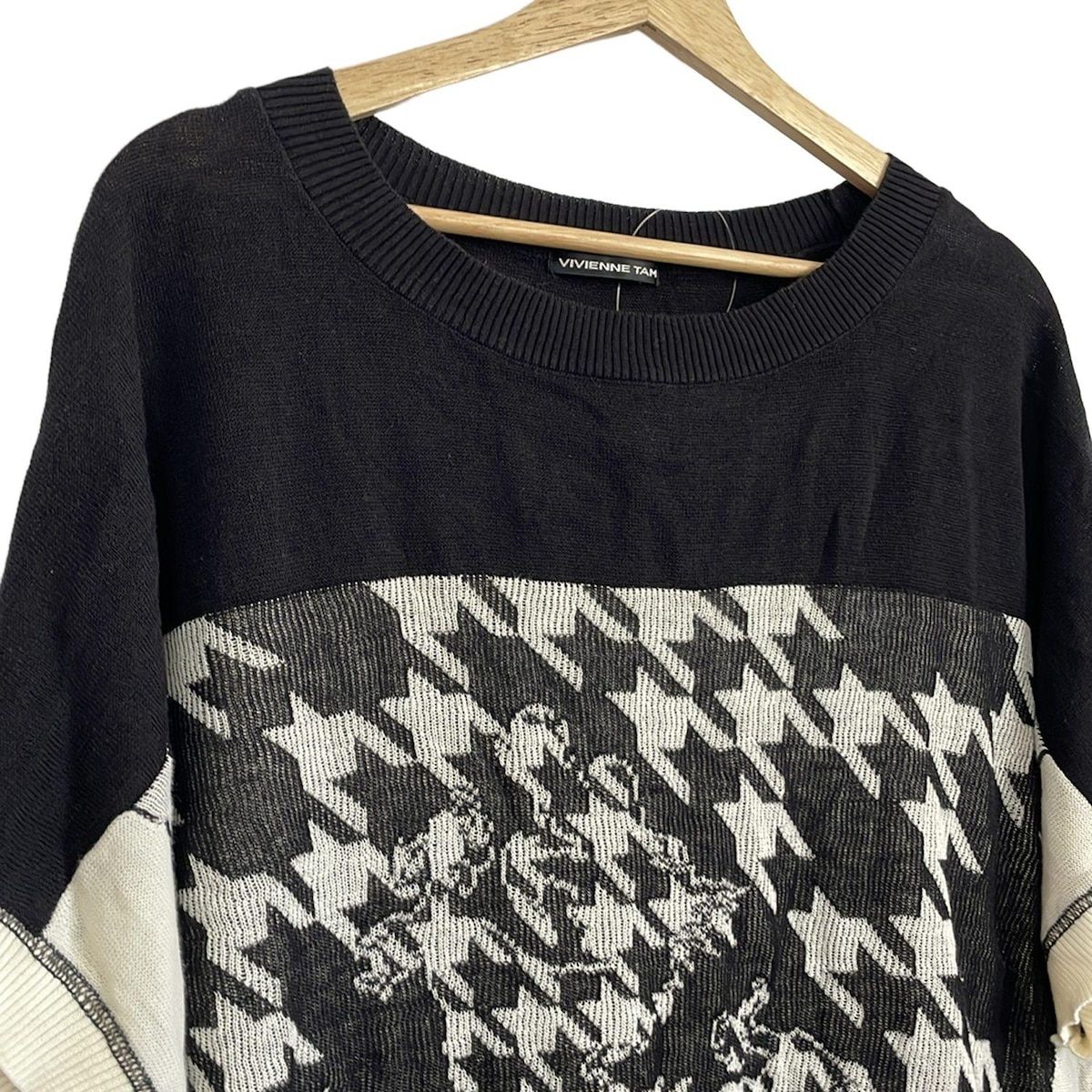 VIVIENNE TAM - VIVIENNE TAM(ヴィヴィアンタム) 長袖カットソー サイズ0 XS レディース美品  - 黒×オレンジ×マルチ クルーネック/ドラゴン(龍)/刺繍 VIVIENNE TAM - VIVIENNE TAM(ヴィヴィアンタム) 長袖カットソー