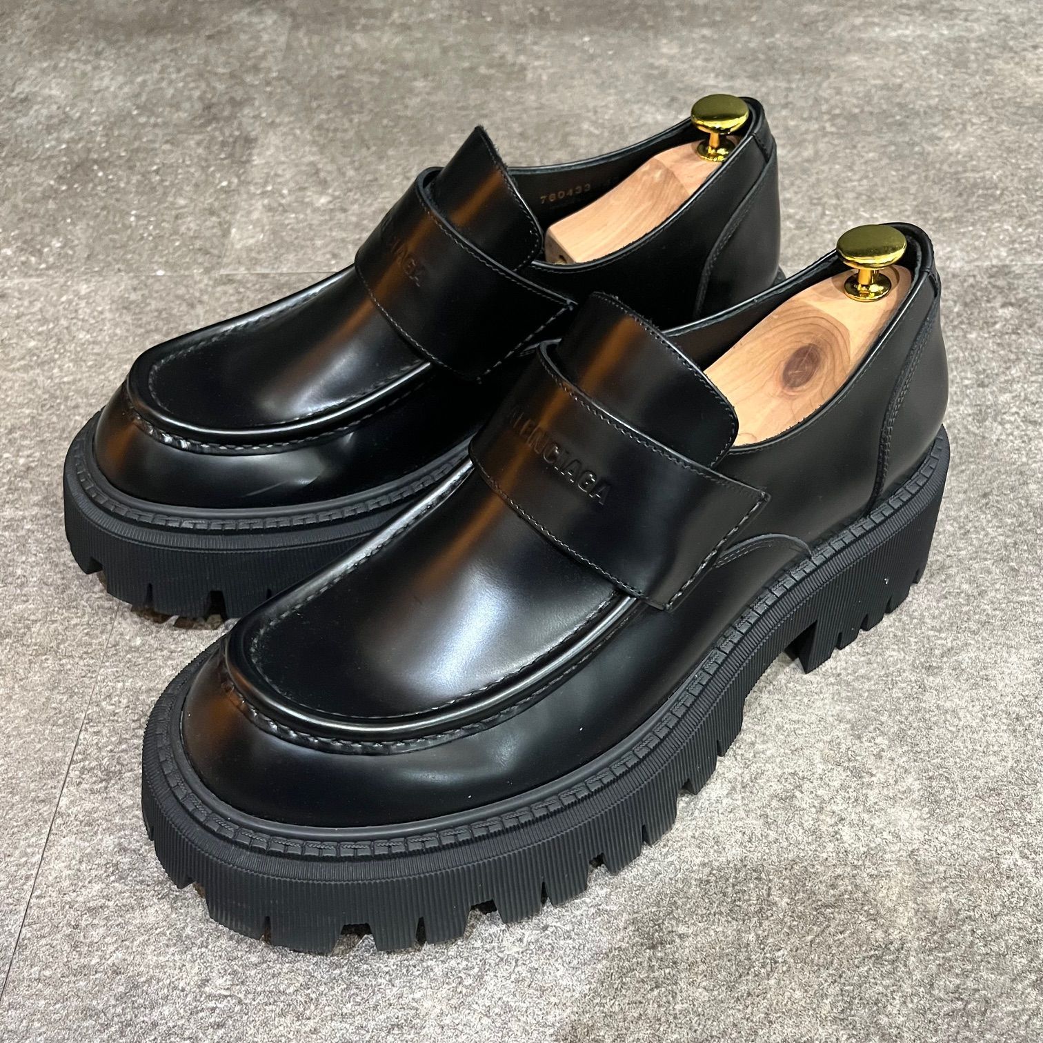 美品 BALENCIAGA 23AW Tractor レザー ロゴ コイン ローファー トラクター 革靴 7600433 バレンシアガ 43  67344A2 - メルカリ